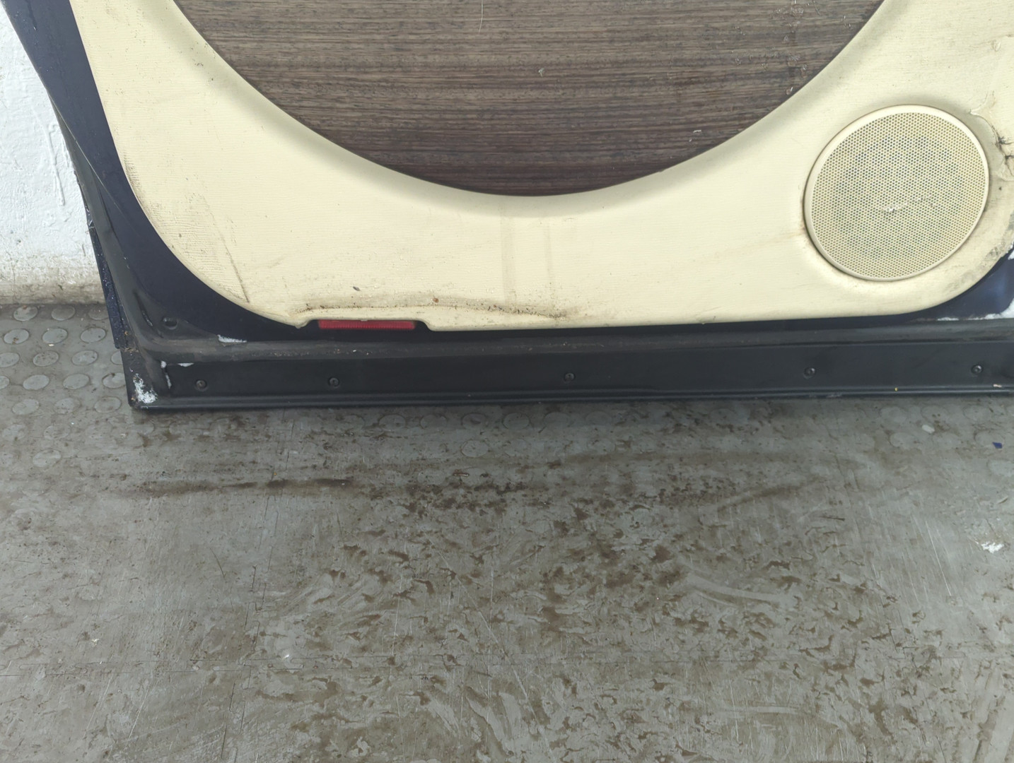 Дверь задняя левая