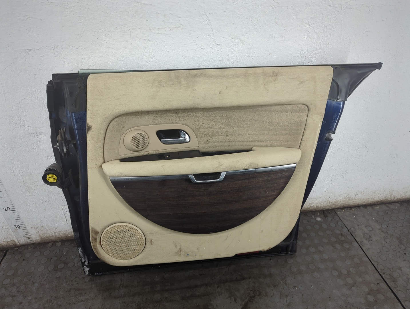 Дверь задняя правая