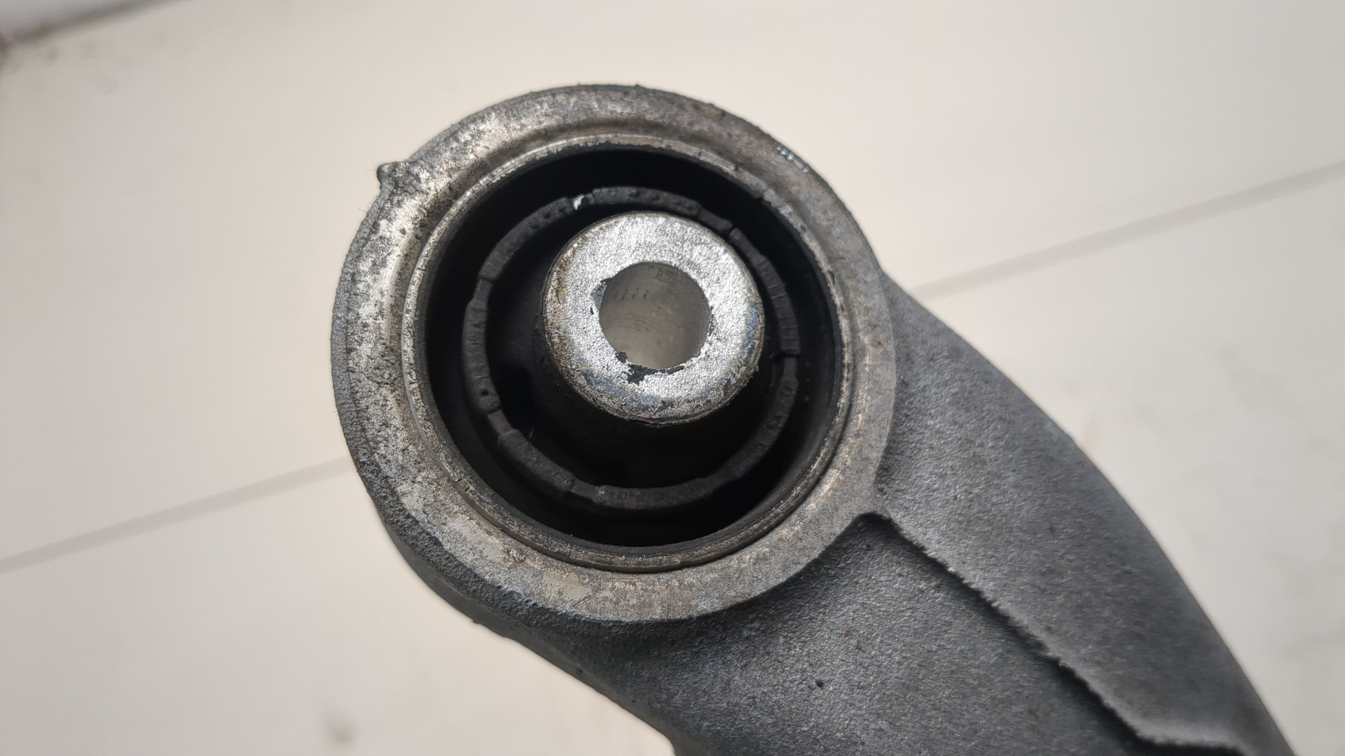 Рычаг задний левый