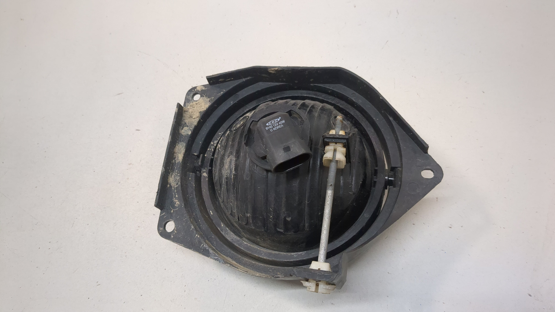 Фара противотуманная левая