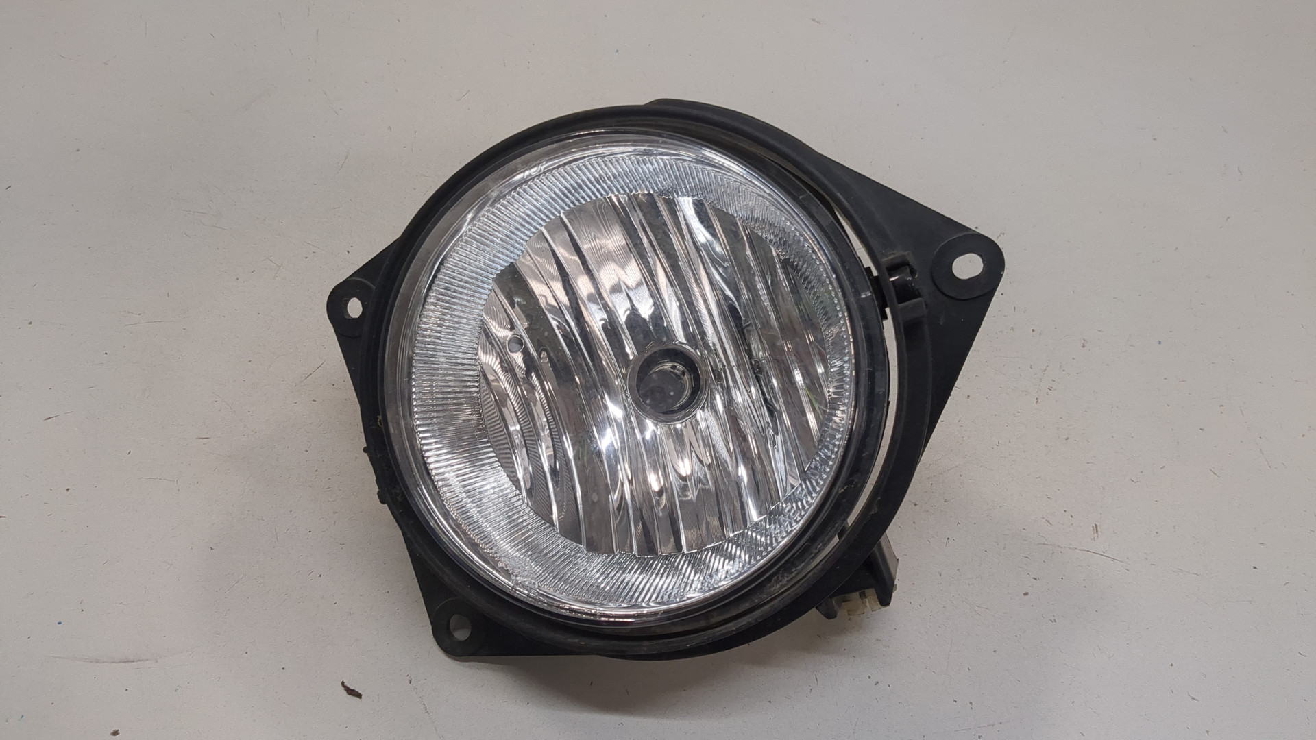 Фара противотуманная правая