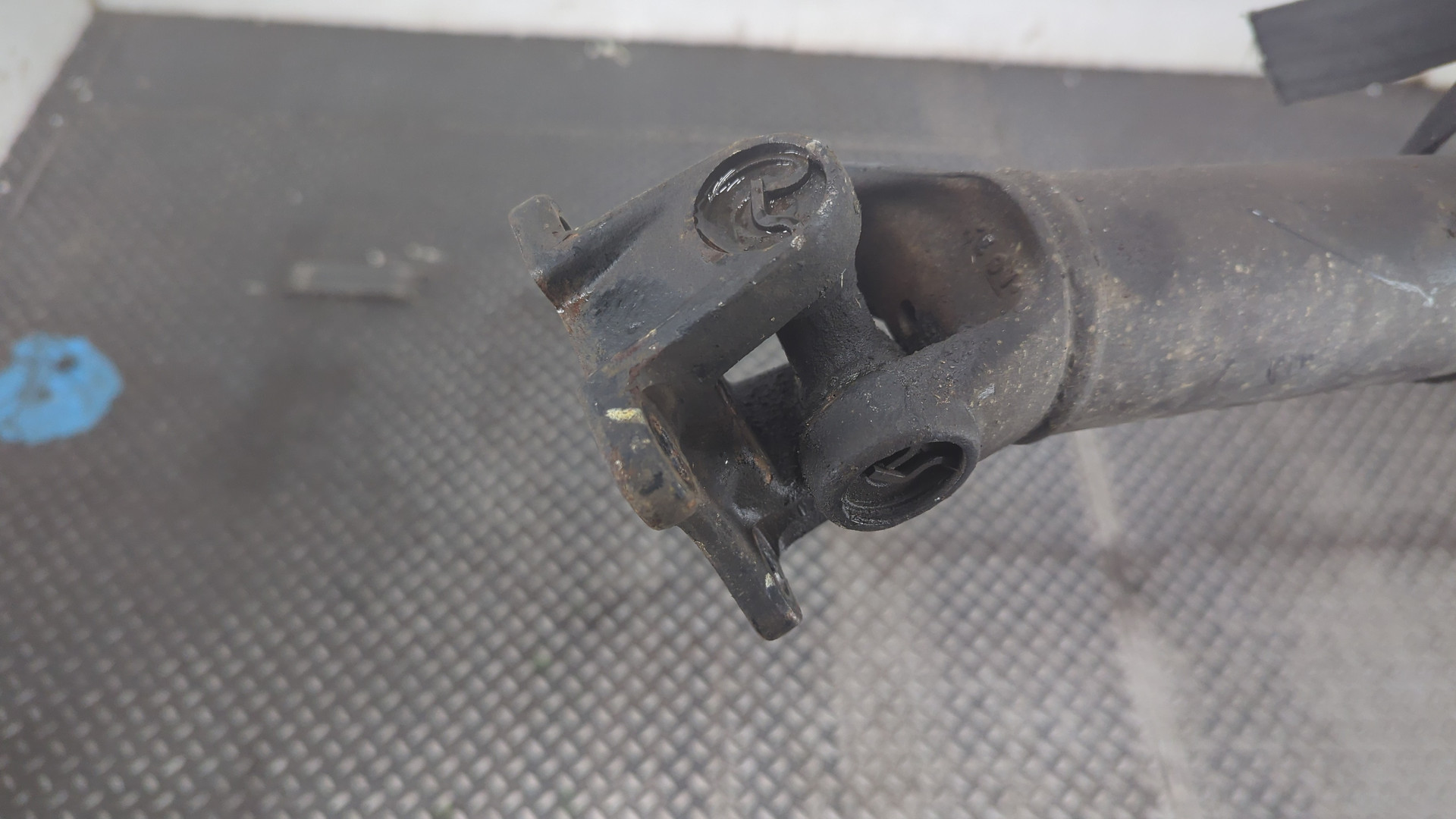 Вал карданный передний