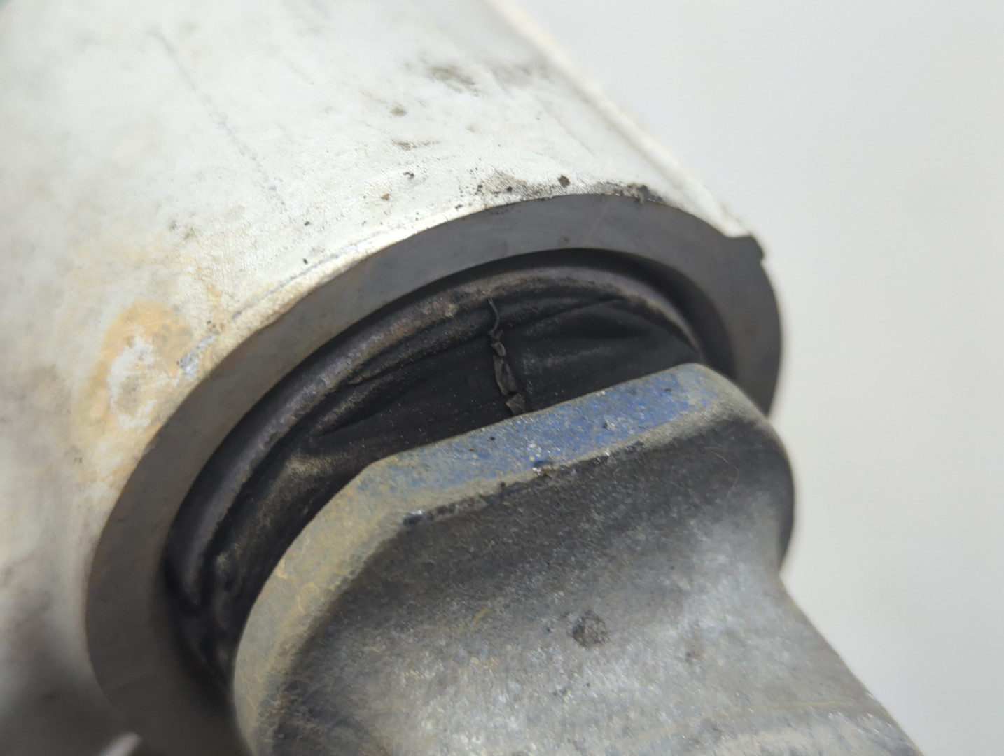 Рычаг передний правый