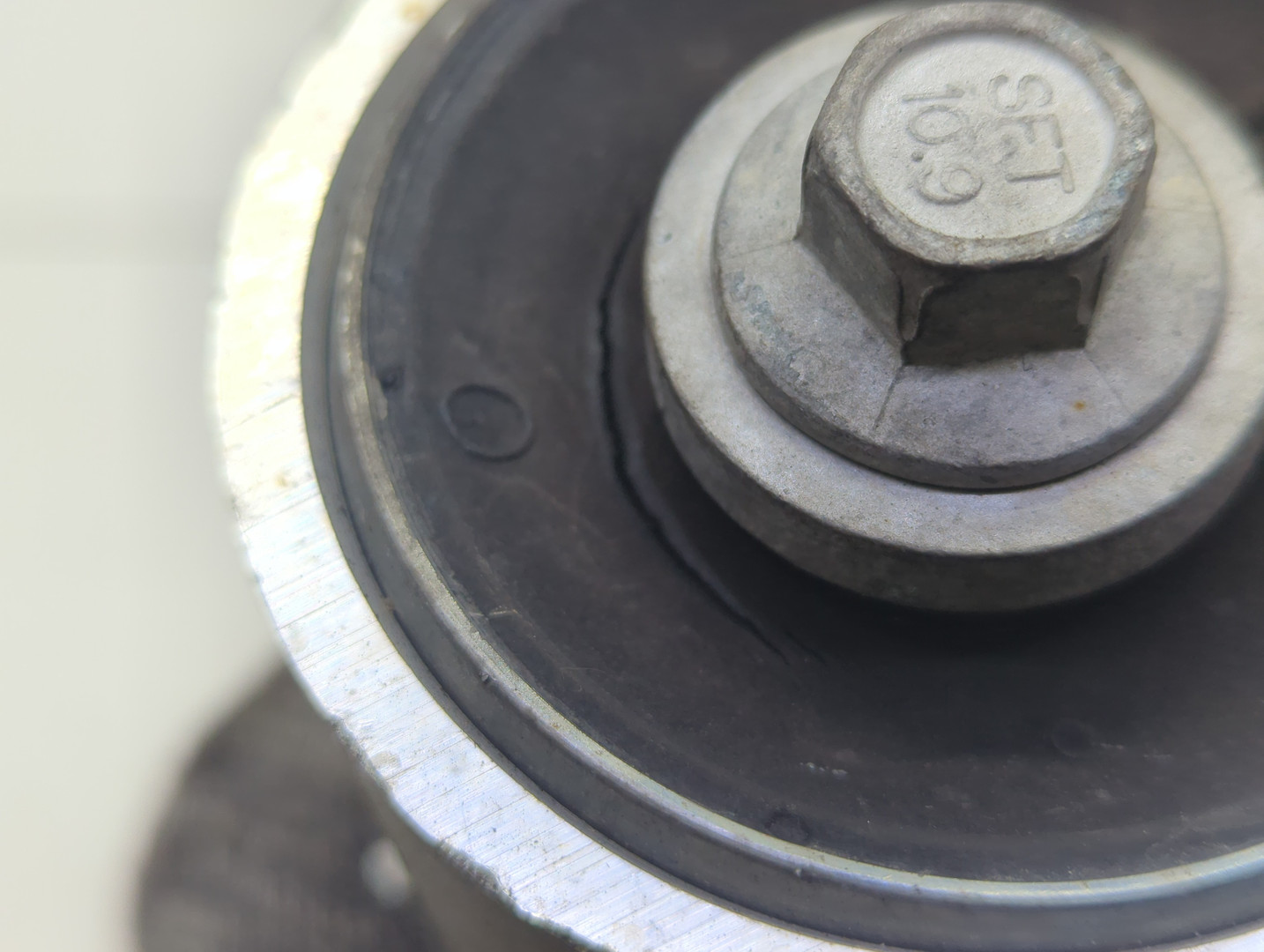 Рычаг передний левый