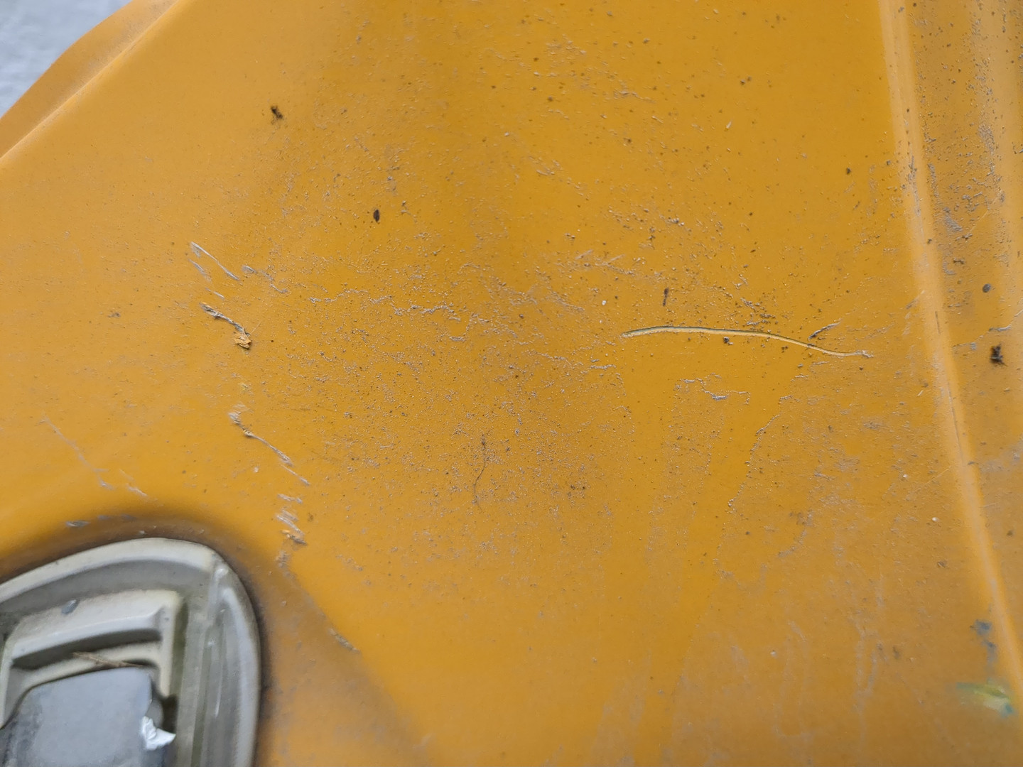 Крыло переднее правое