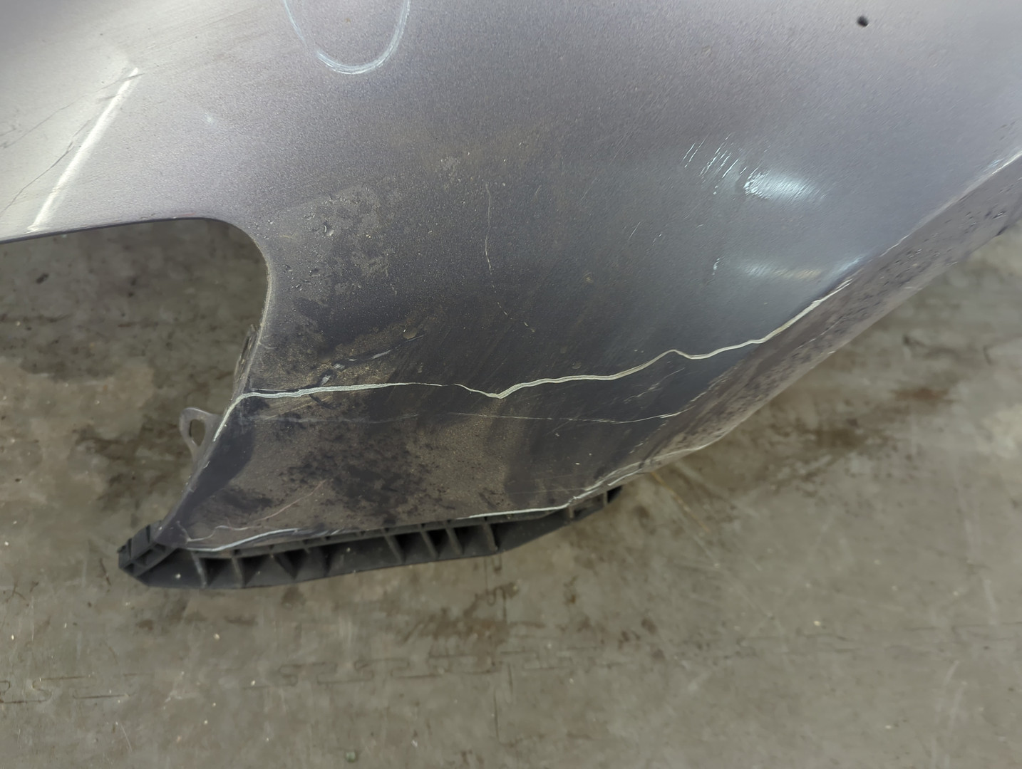 Крыло переднее левое