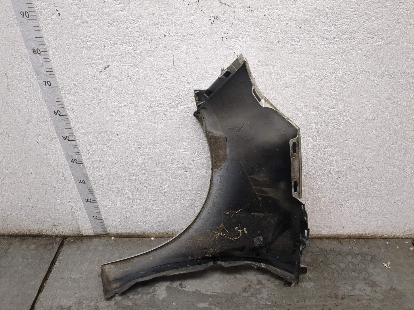 Крыло переднее правое