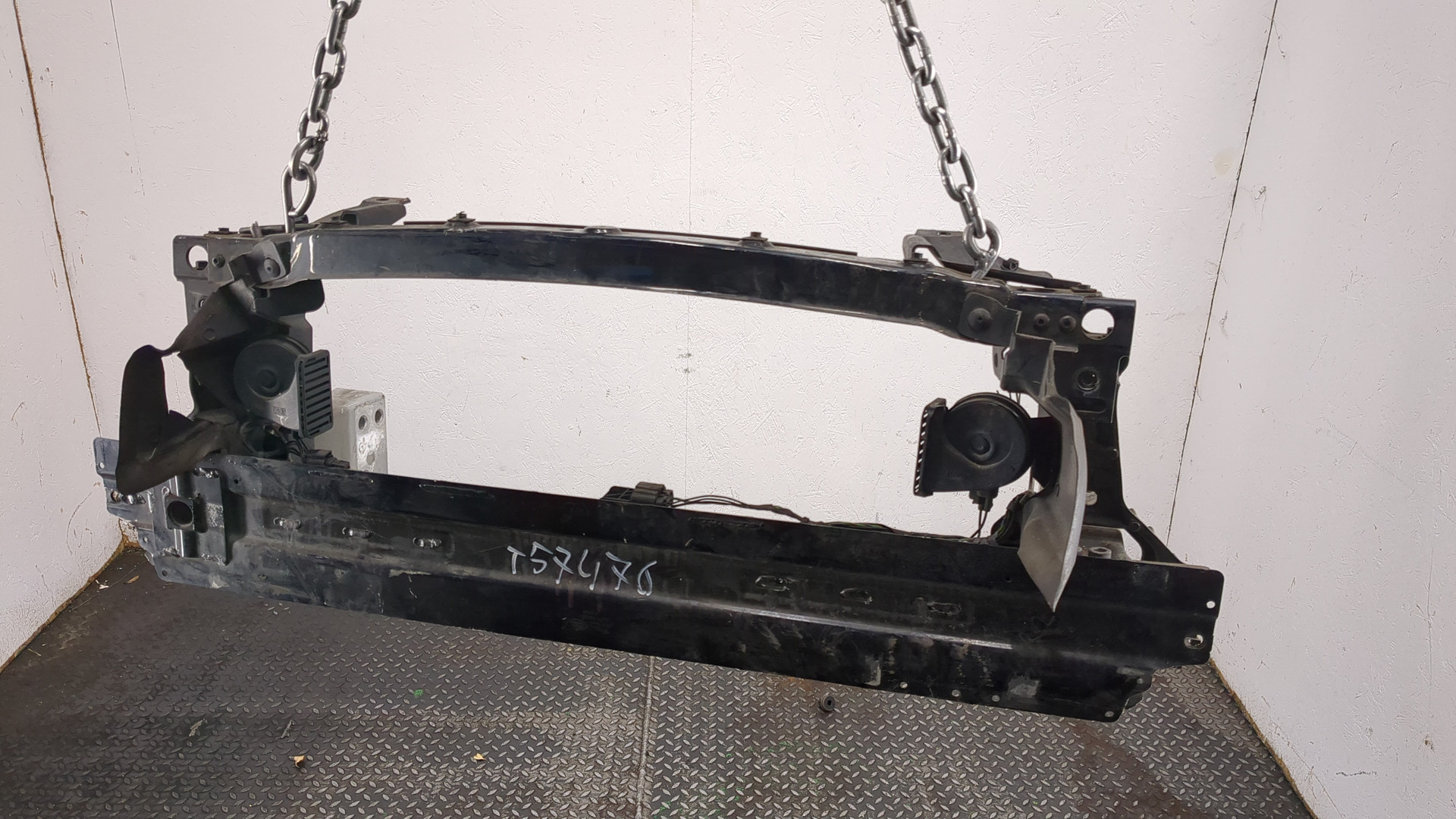 Усилитель переднего бампера