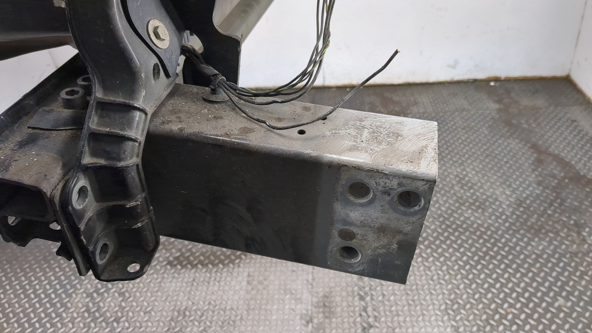 Усилитель переднего бампера