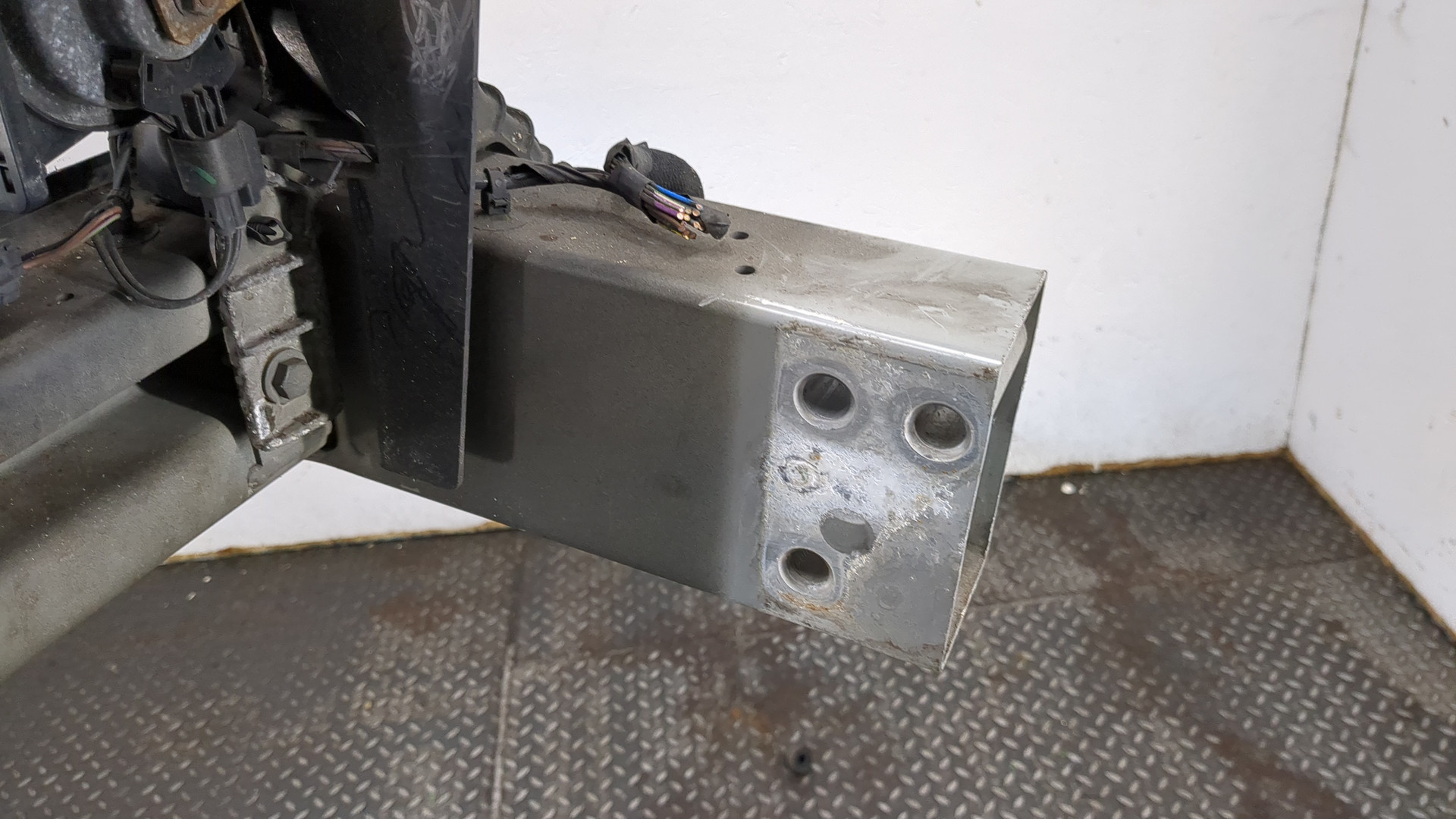 Усилитель переднего бампера