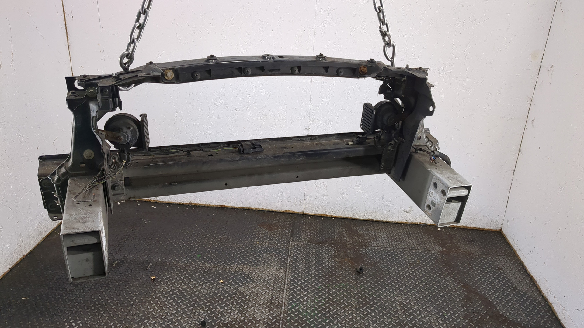 Усилитель переднего бампера