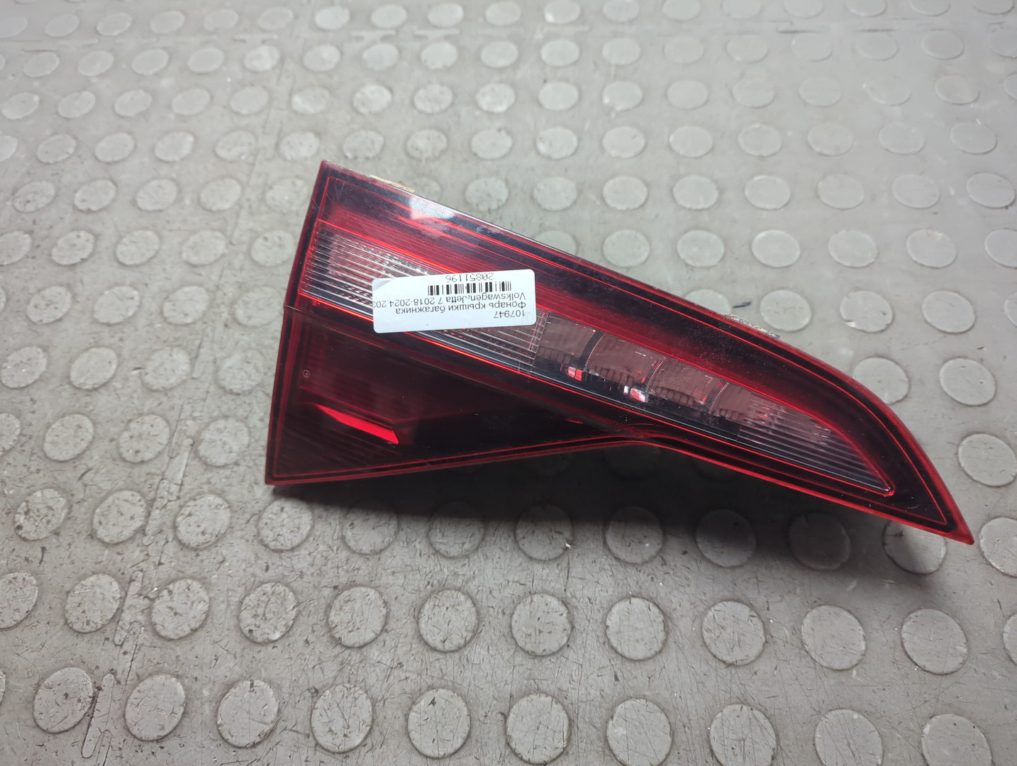 Фонарь задний внутренний левый