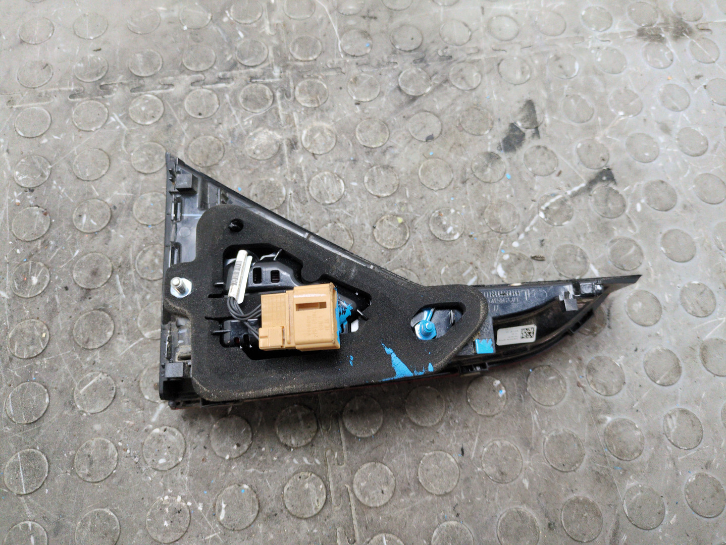 Фонарь задний внутренний левый