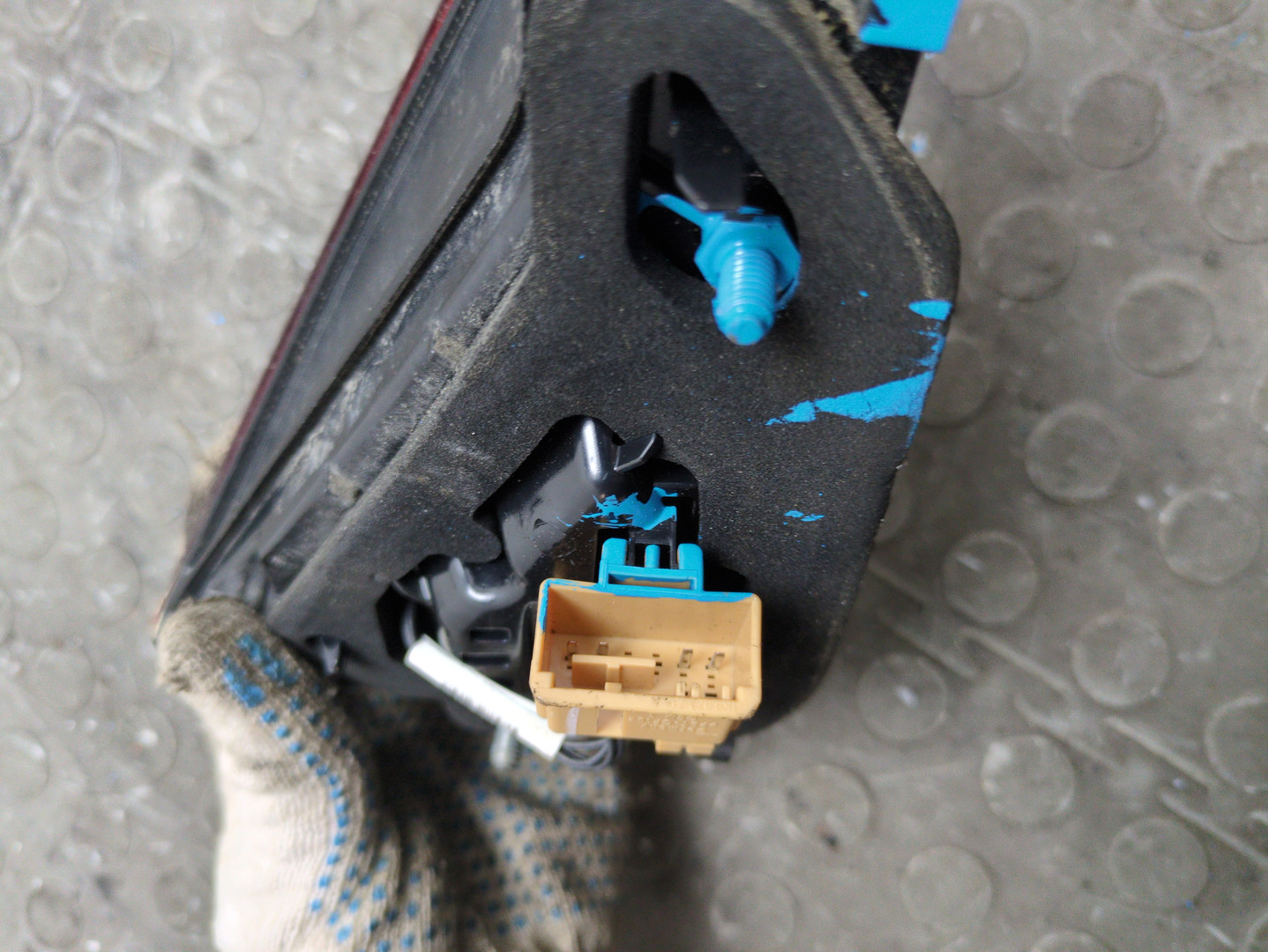 Фонарь задний внутренний левый