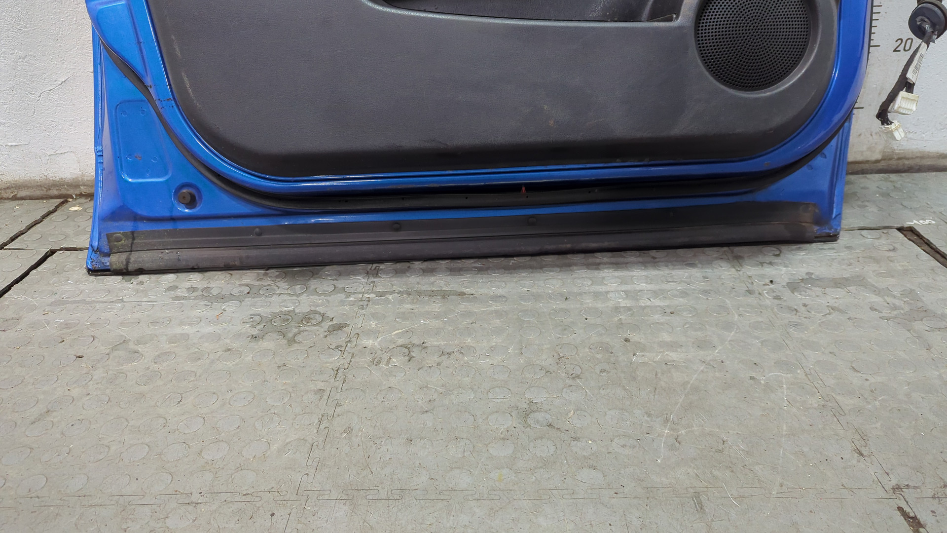 Дверь передняя левая