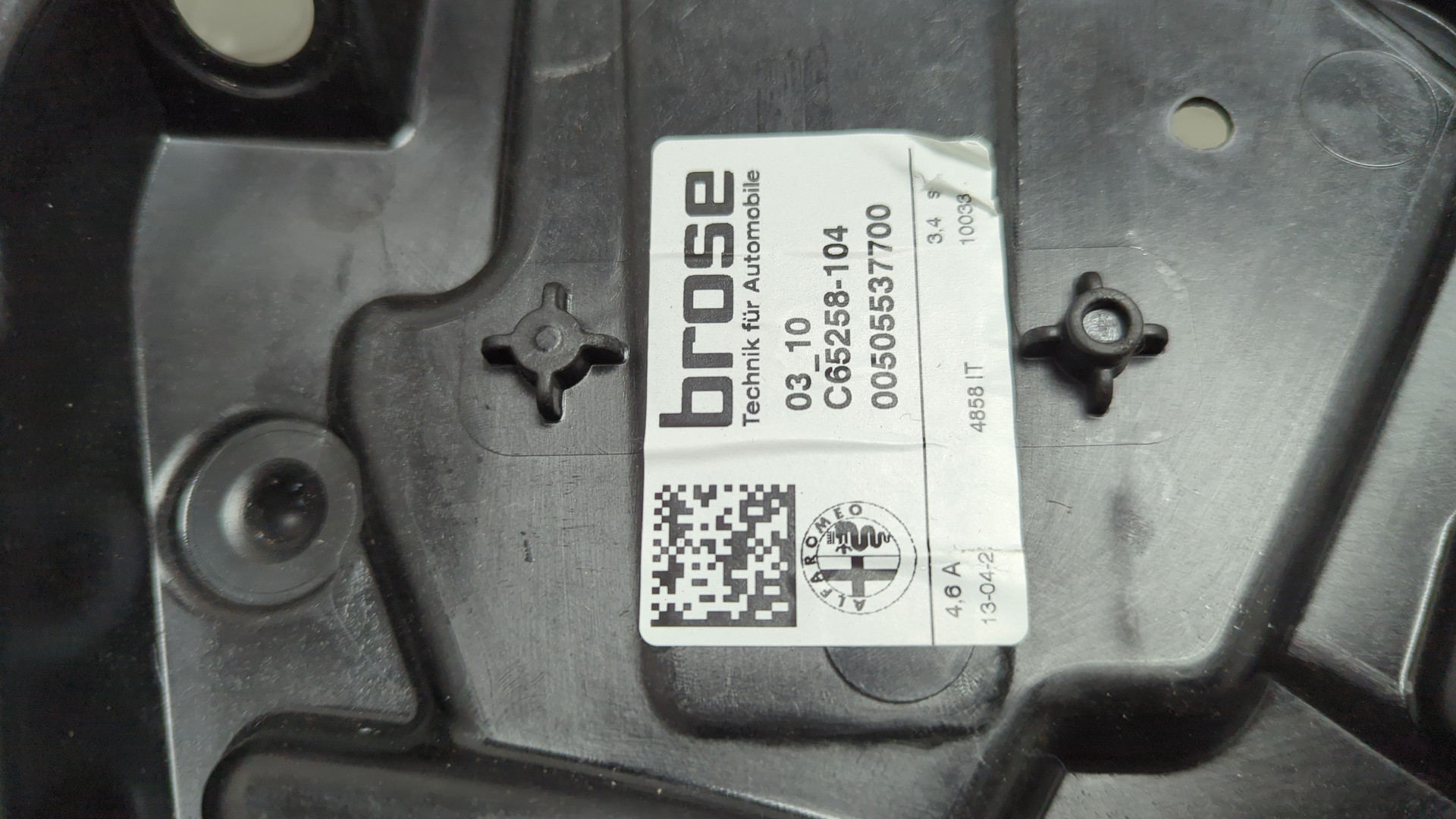 Стеклоподъемник электр. задний правый