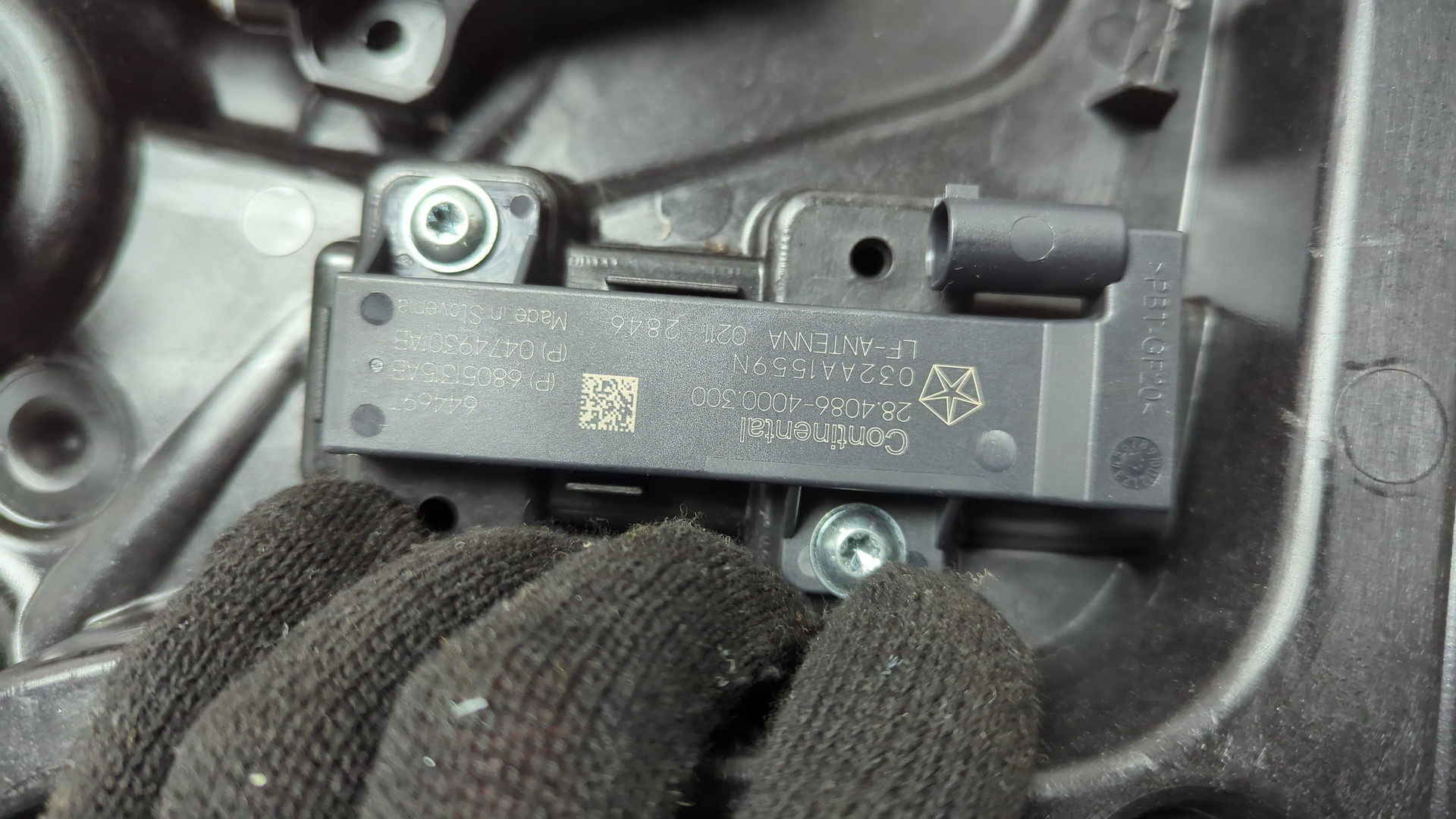 Стеклоподъемник электр. задний правый