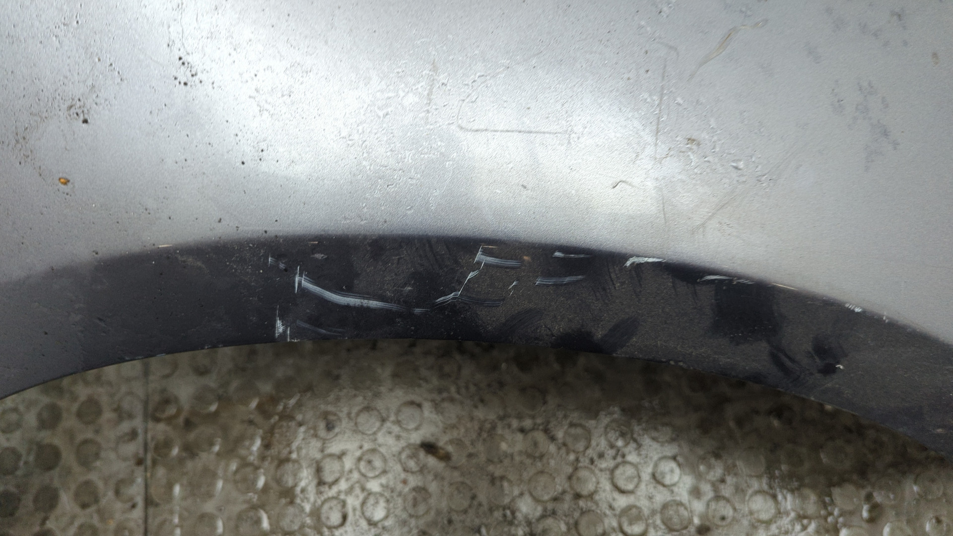 Крыло переднее правое