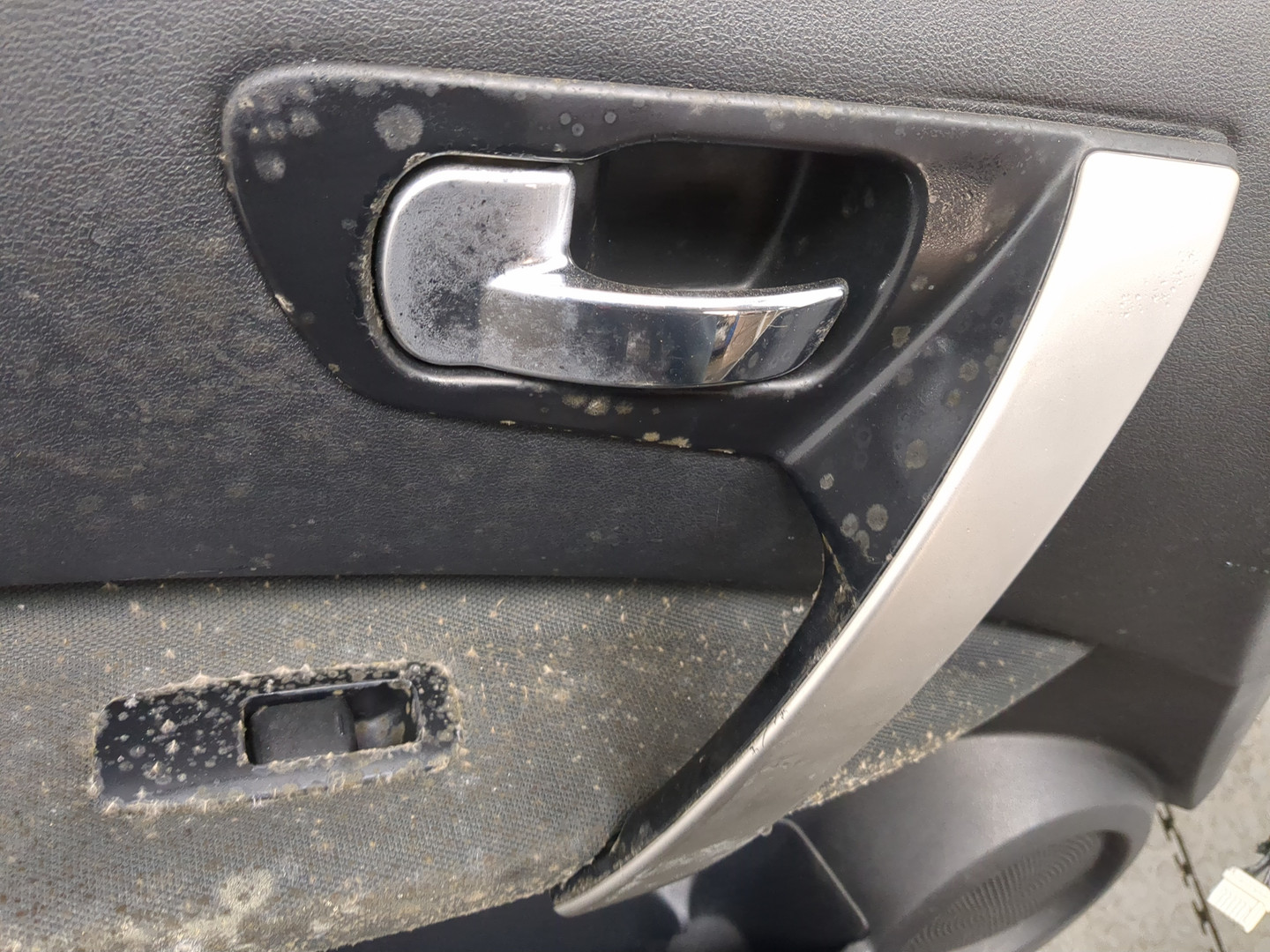 Дверь передняя левая