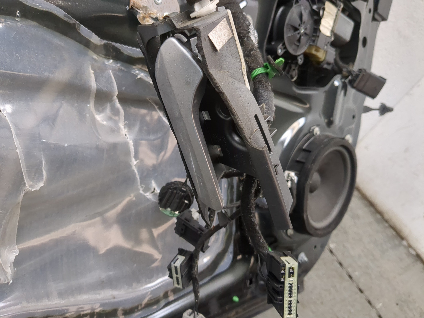 Дверь передняя левая