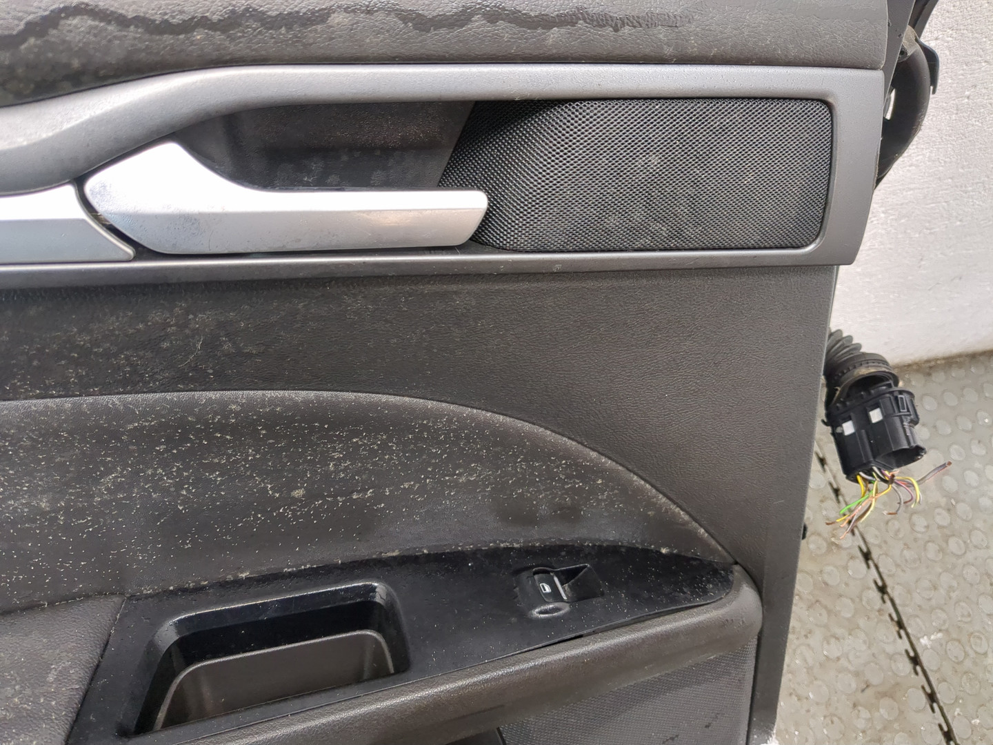 Дверь задняя левая