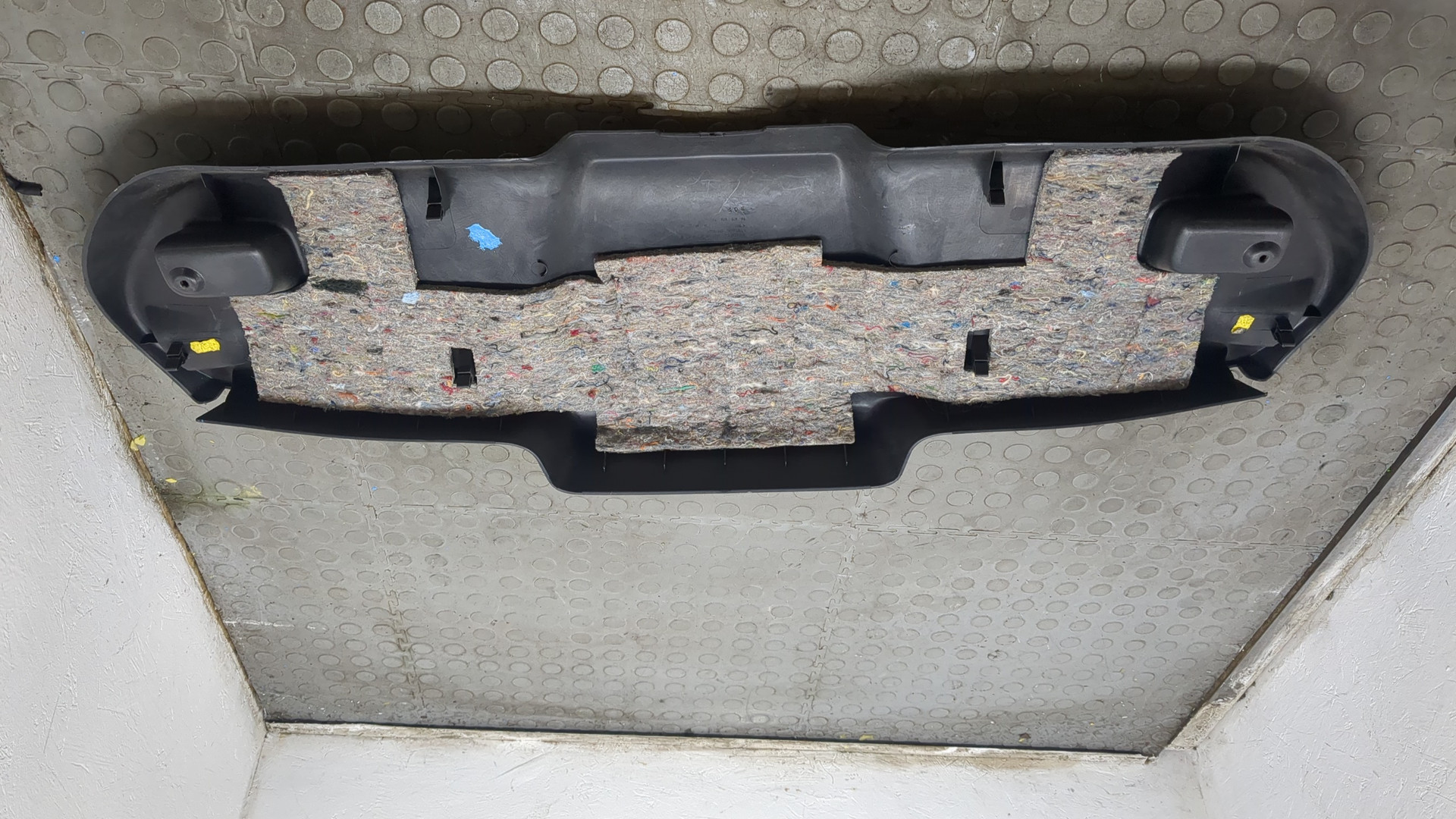 Обшивка двери багажника