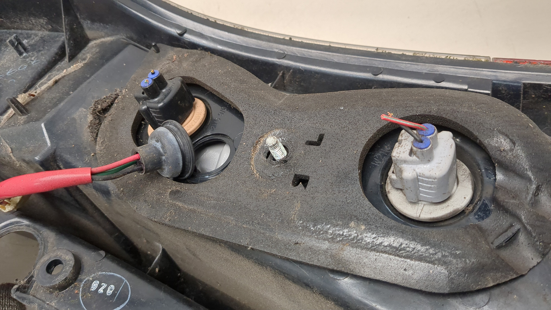 Фонарь задний левый