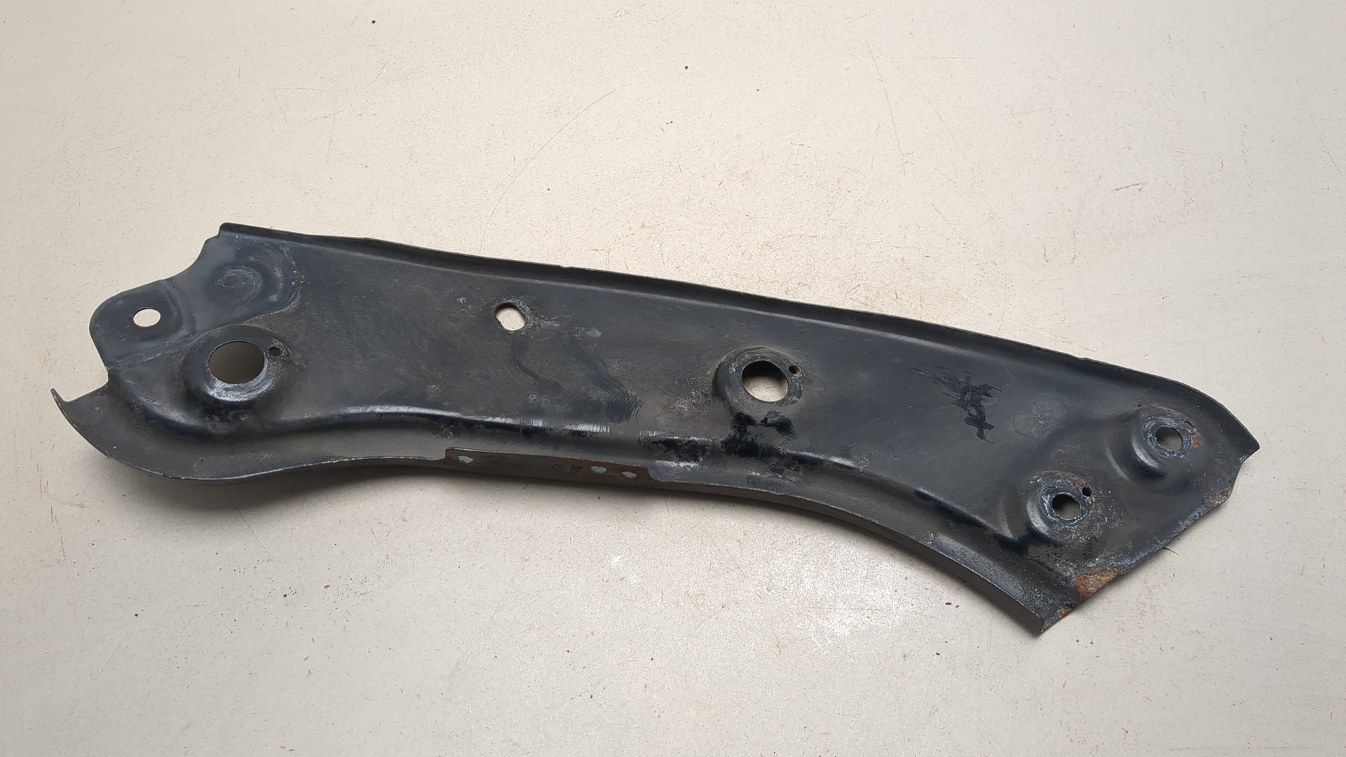 Кронштейн фар правый