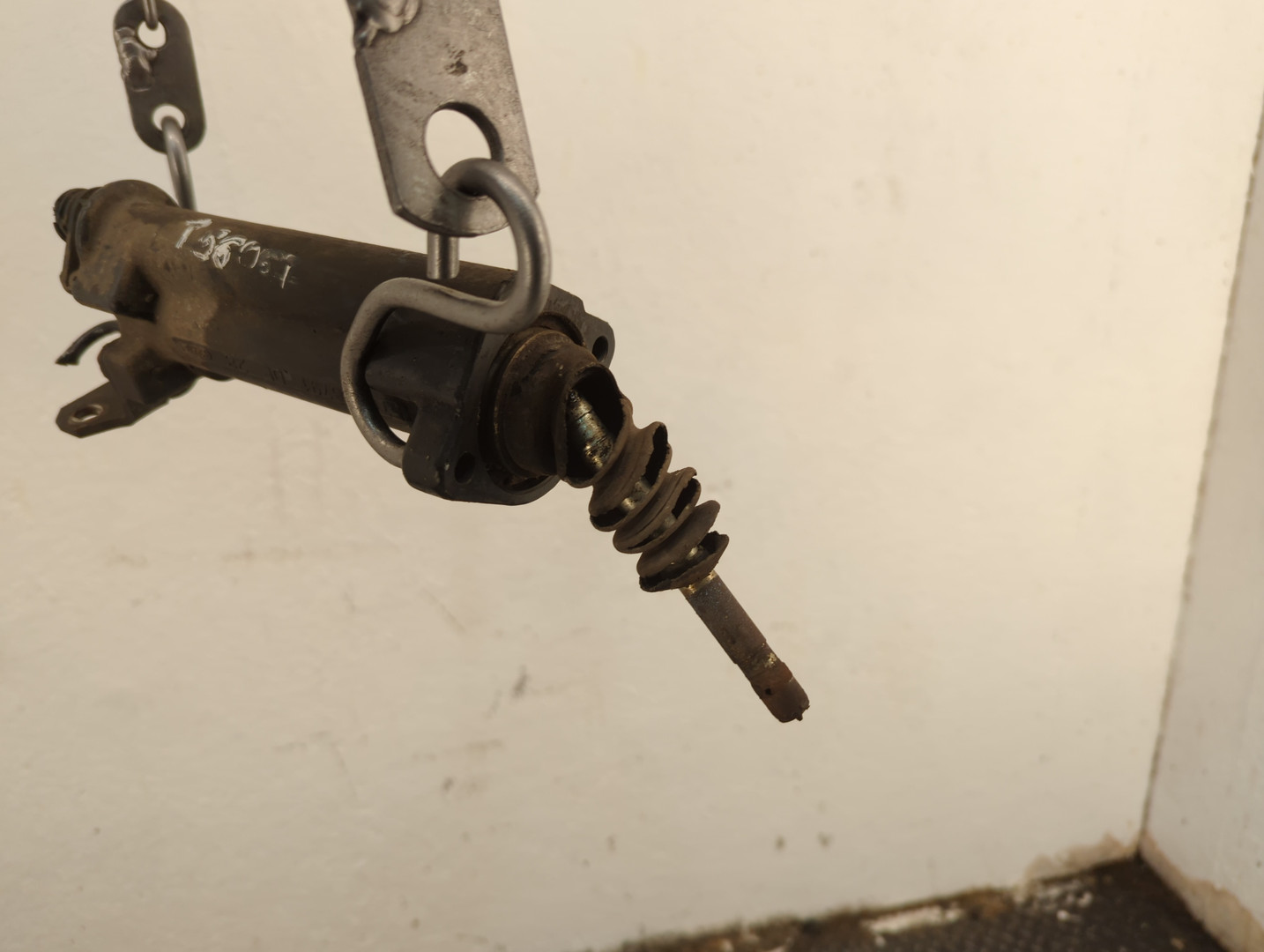 Цилиндр сцепления рабочий