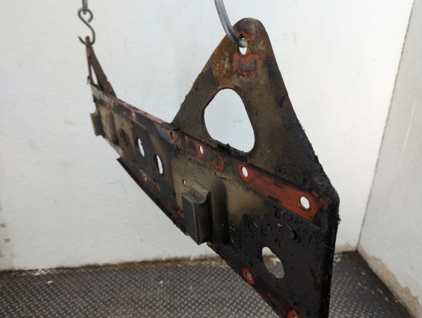 Кронштейн передней балки