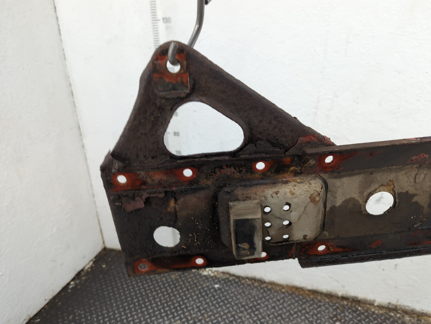 Кронштейн передней балки