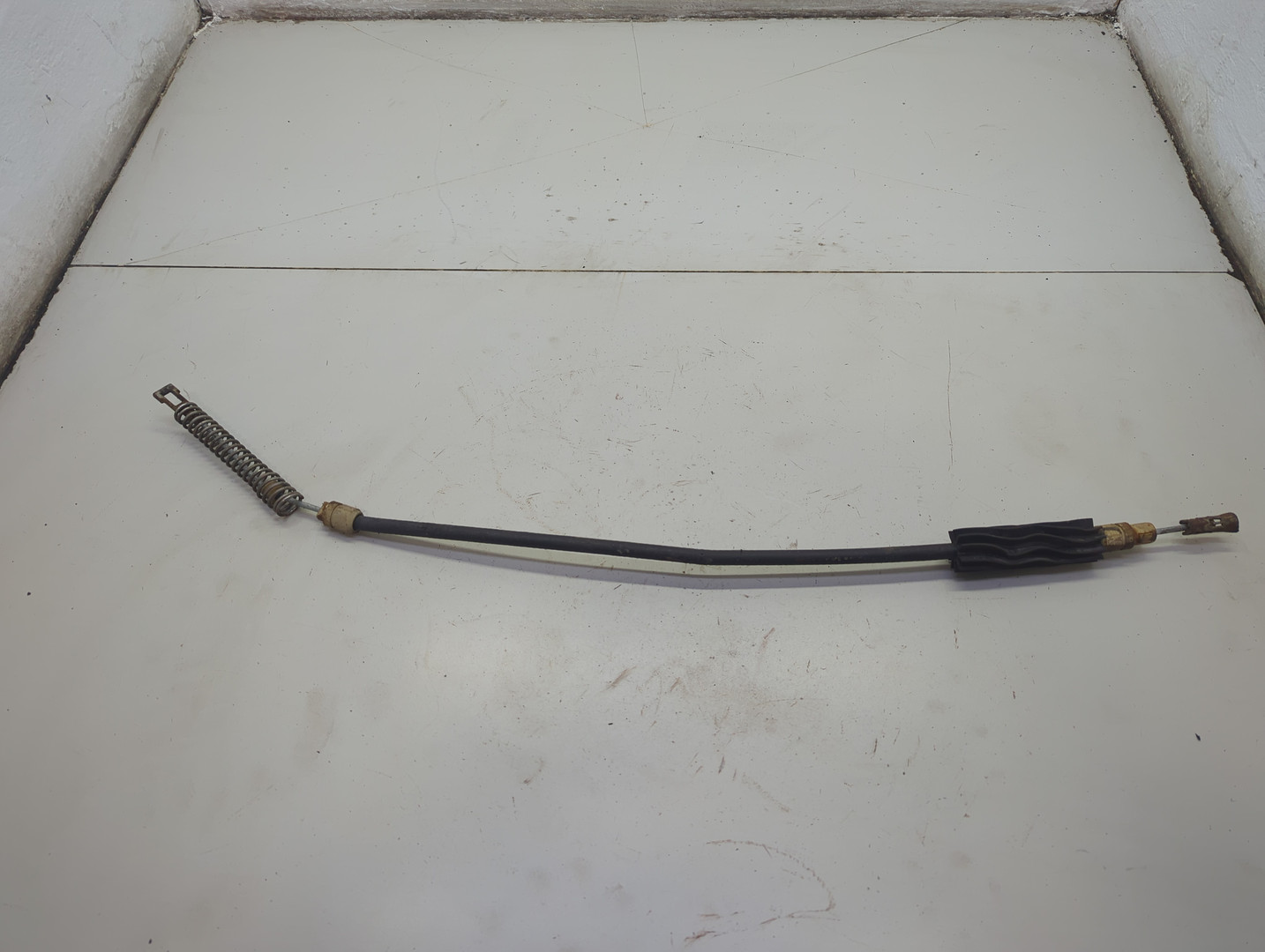 Трос стояночного тормоза