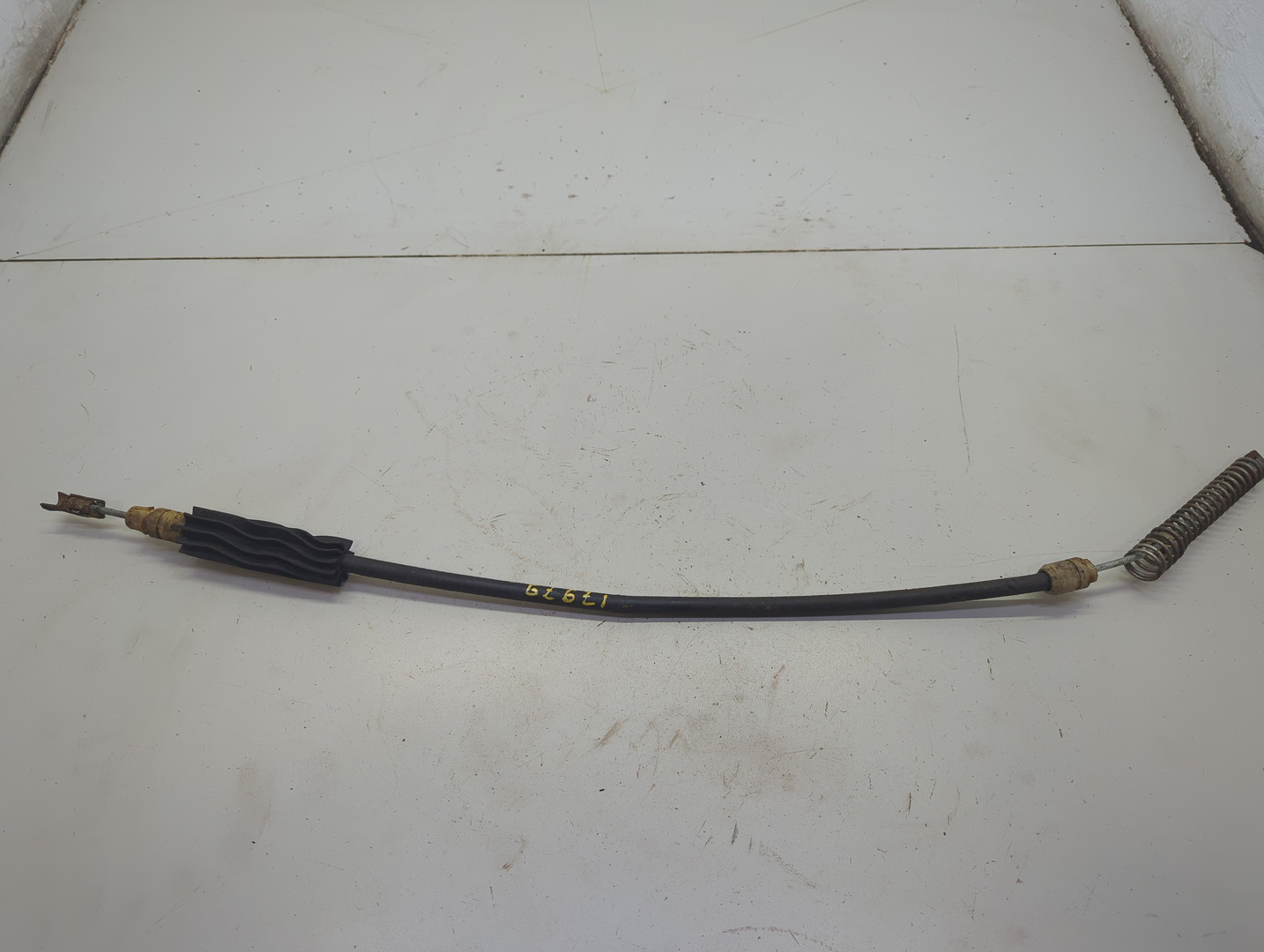 Трос стояночного тормоза