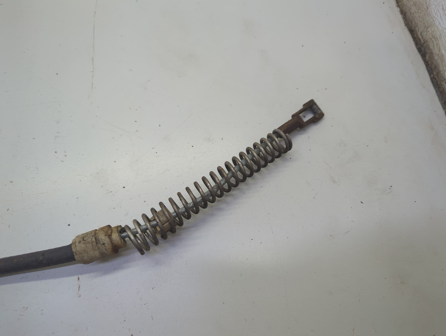 Трос стояночного тормоза