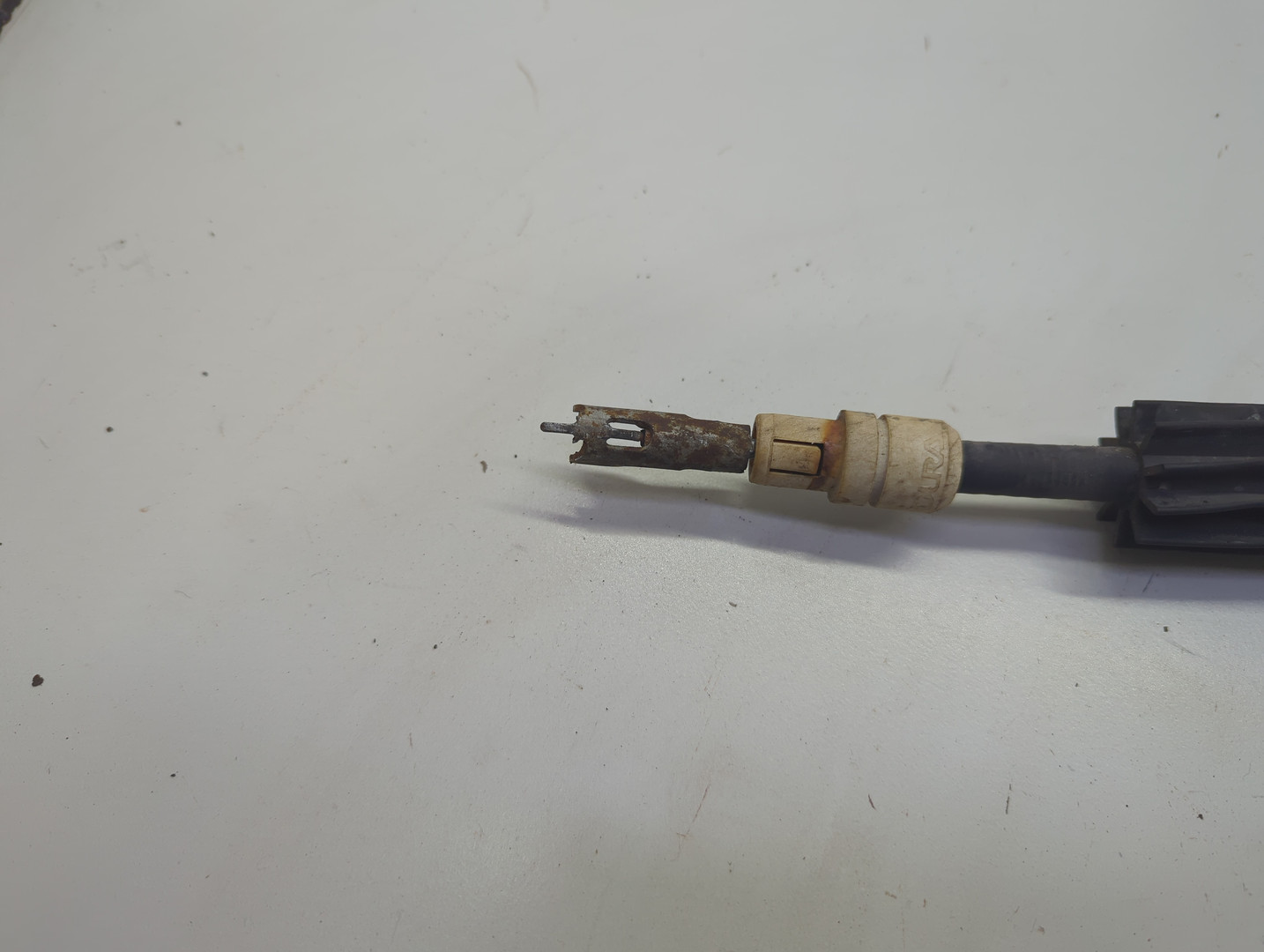 Трос стояночного тормоза