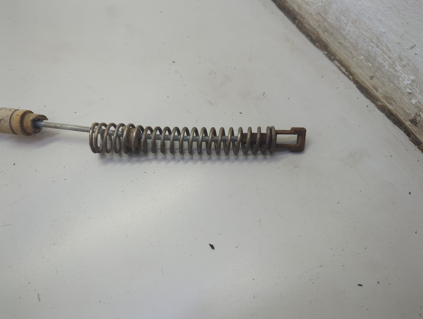 Трос стояночного тормоза