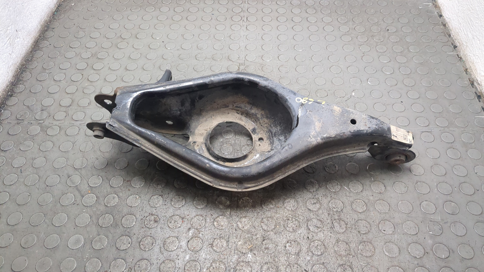 Рычаг задний правый