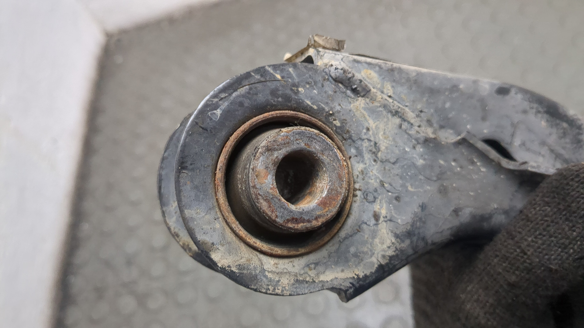 Рычаг задний правый