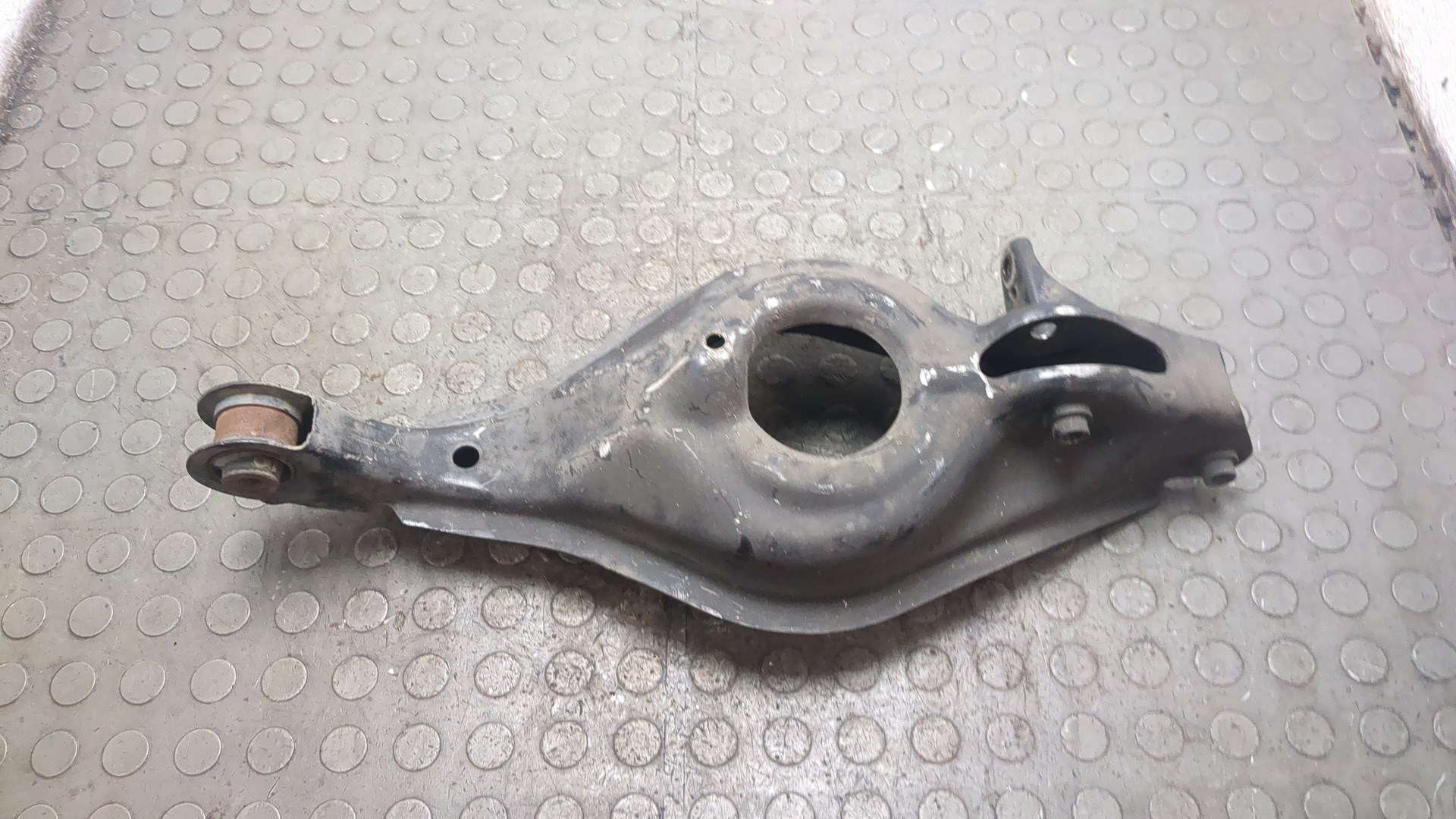 Рычаг задний правый