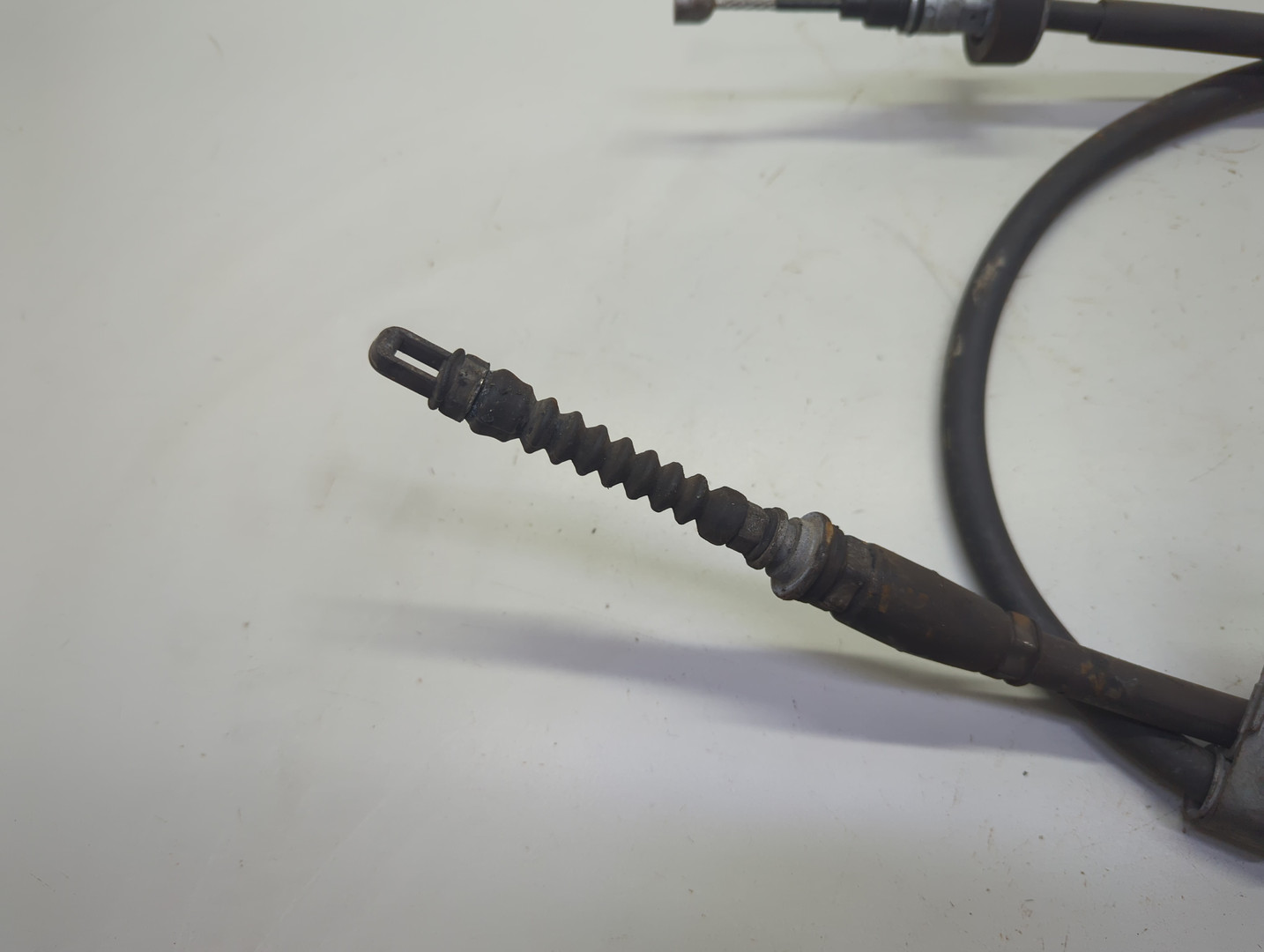 Трос стояночного тормоза