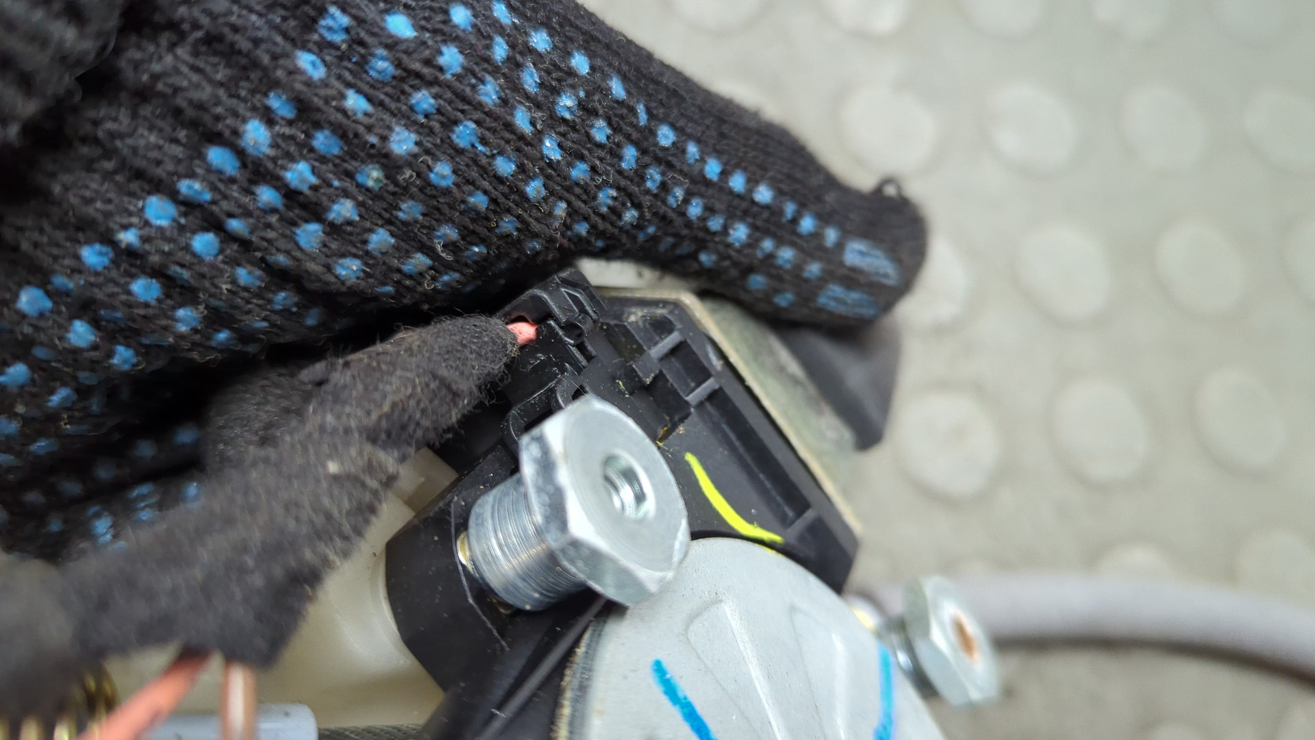 Стеклоподъемник электр. задний правый