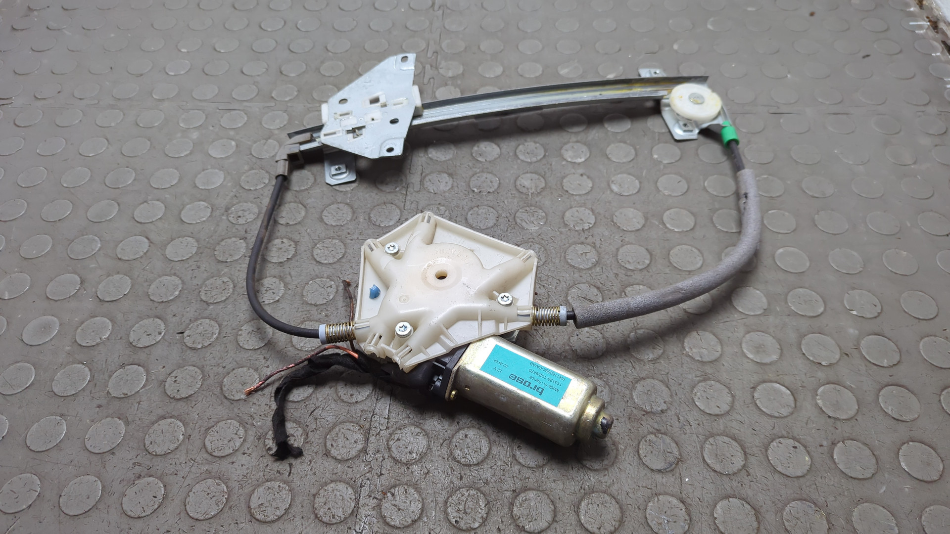 Стеклоподъемник электр. задний правый