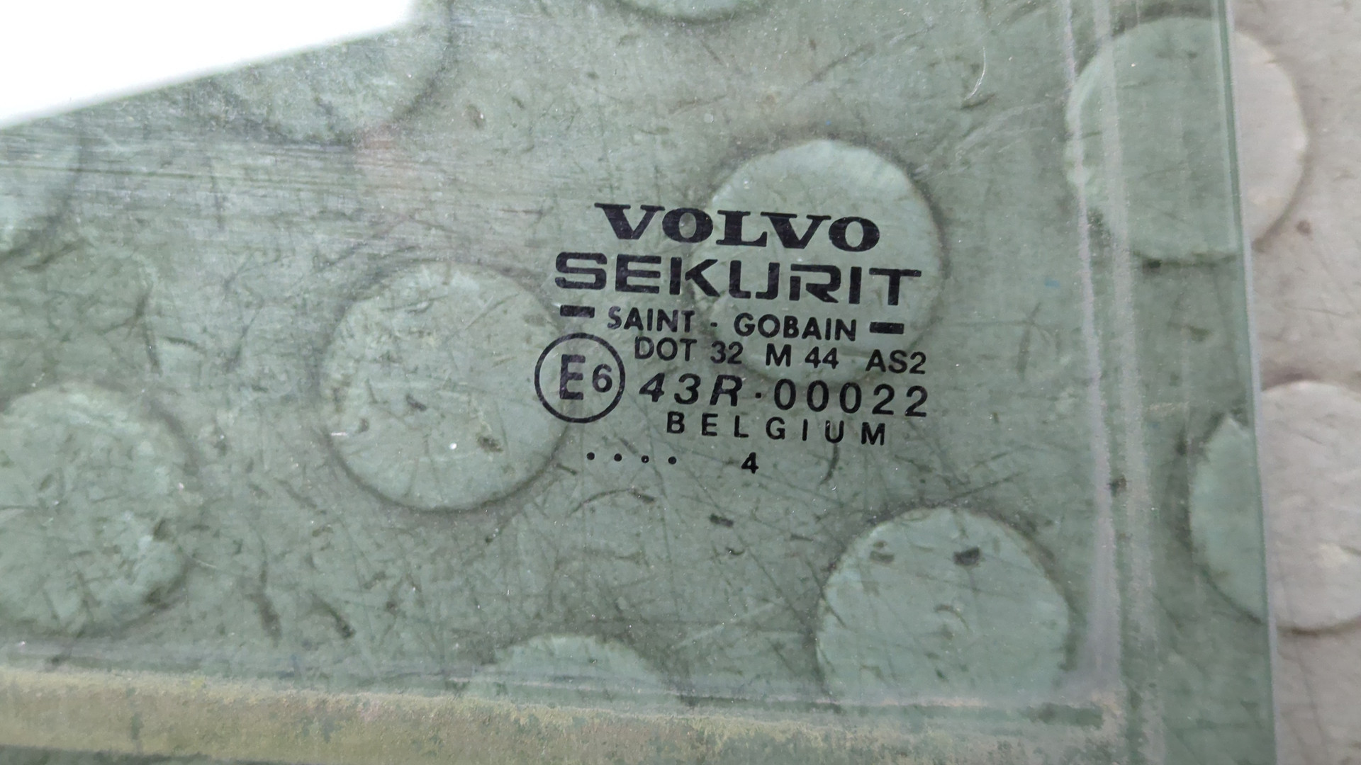 Стекло двери задней правой