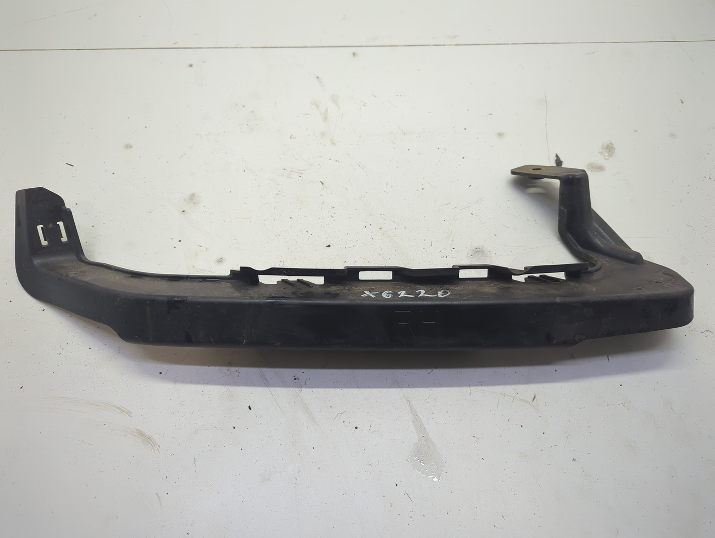 Кронштейн фар правый