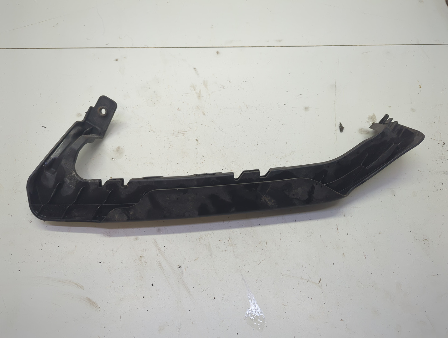 Кронштейн фар правый