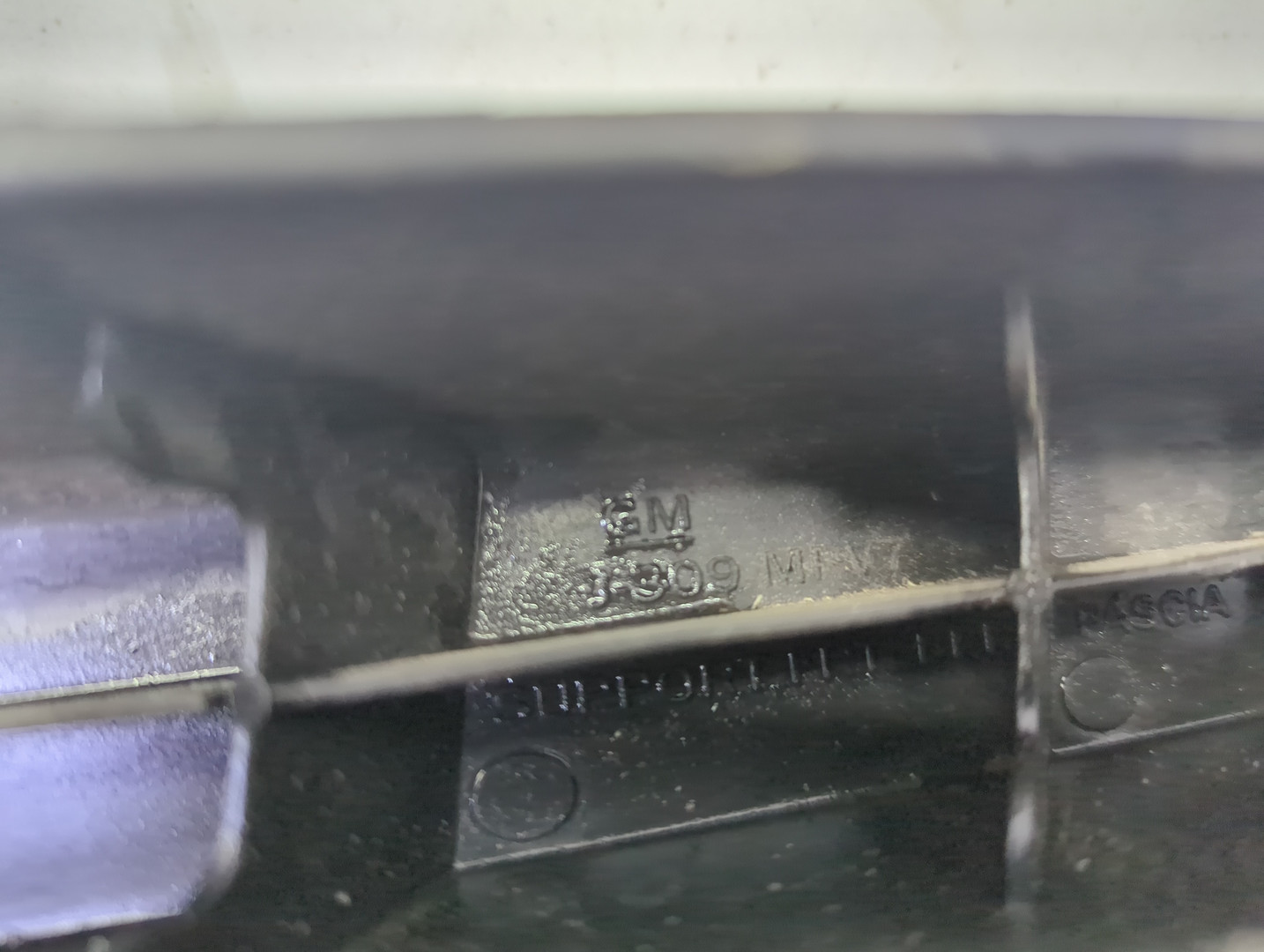 Кронштейн фар правый