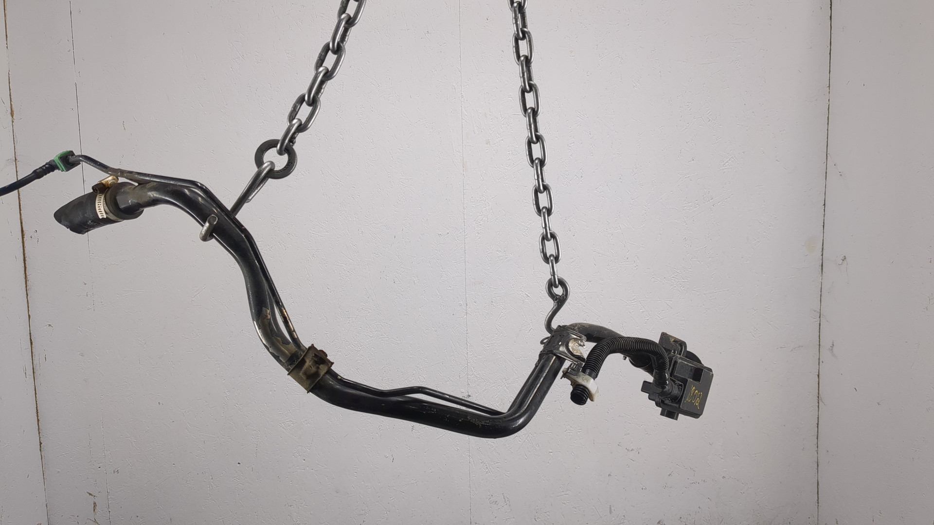 Горловина топливного бака