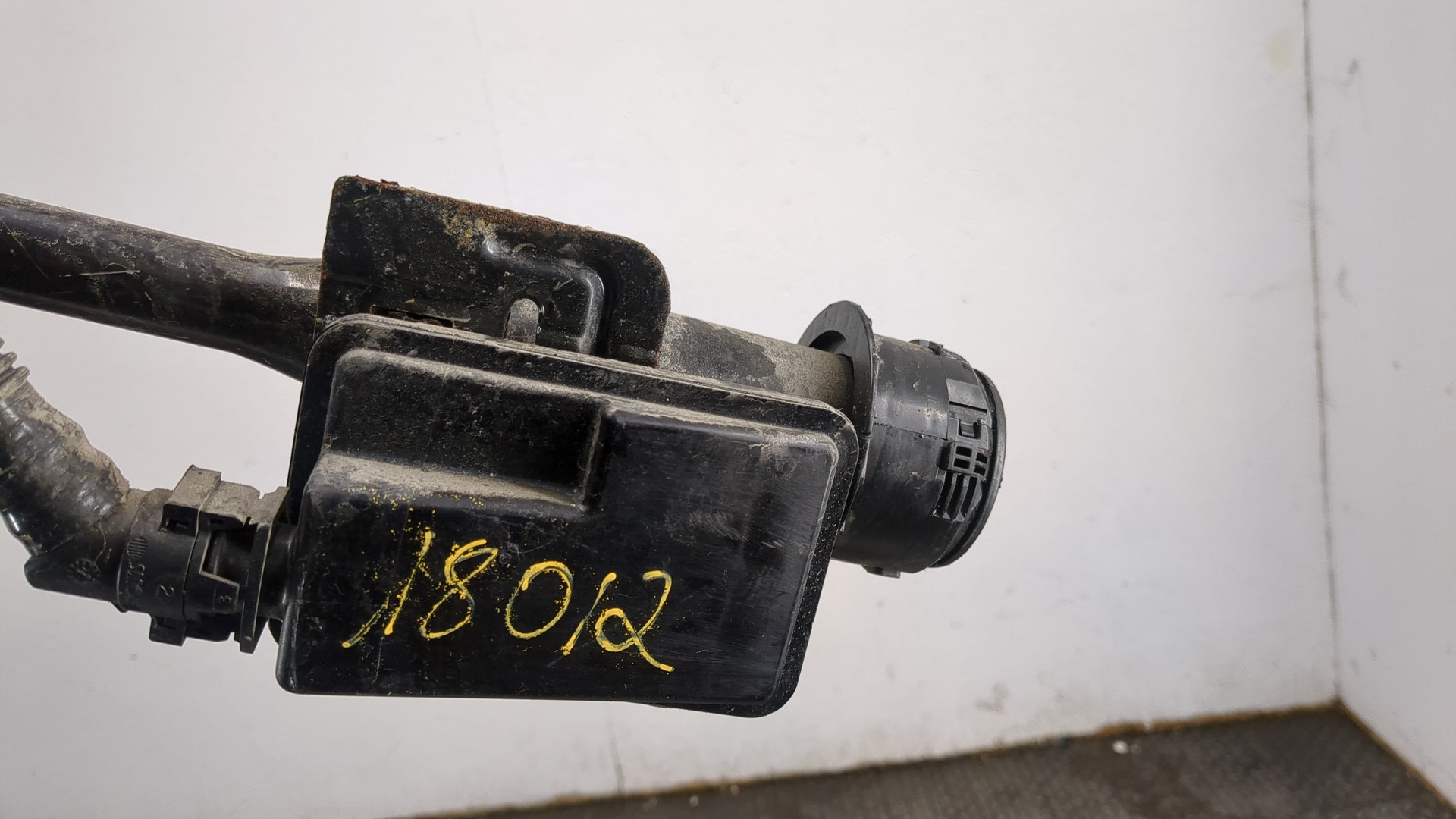 Горловина топливного бака