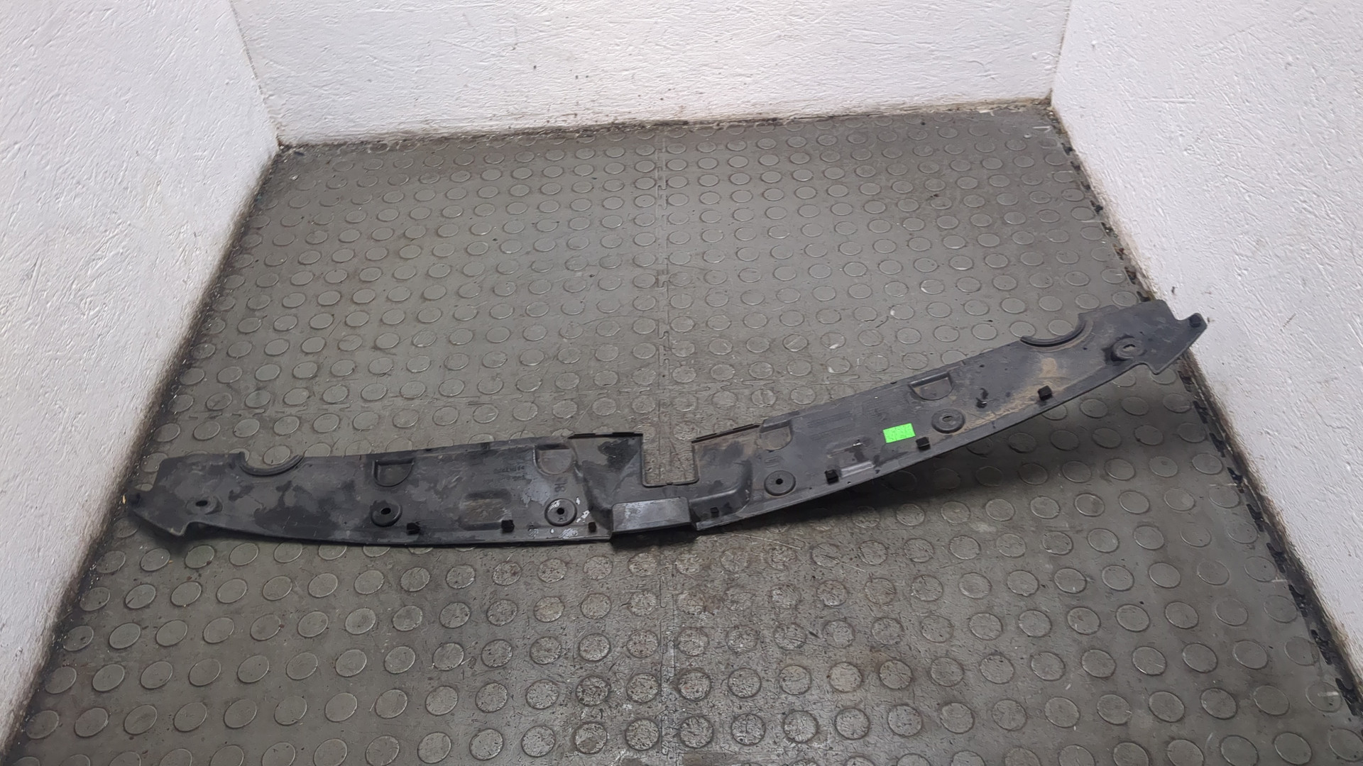 Кожух замка капота