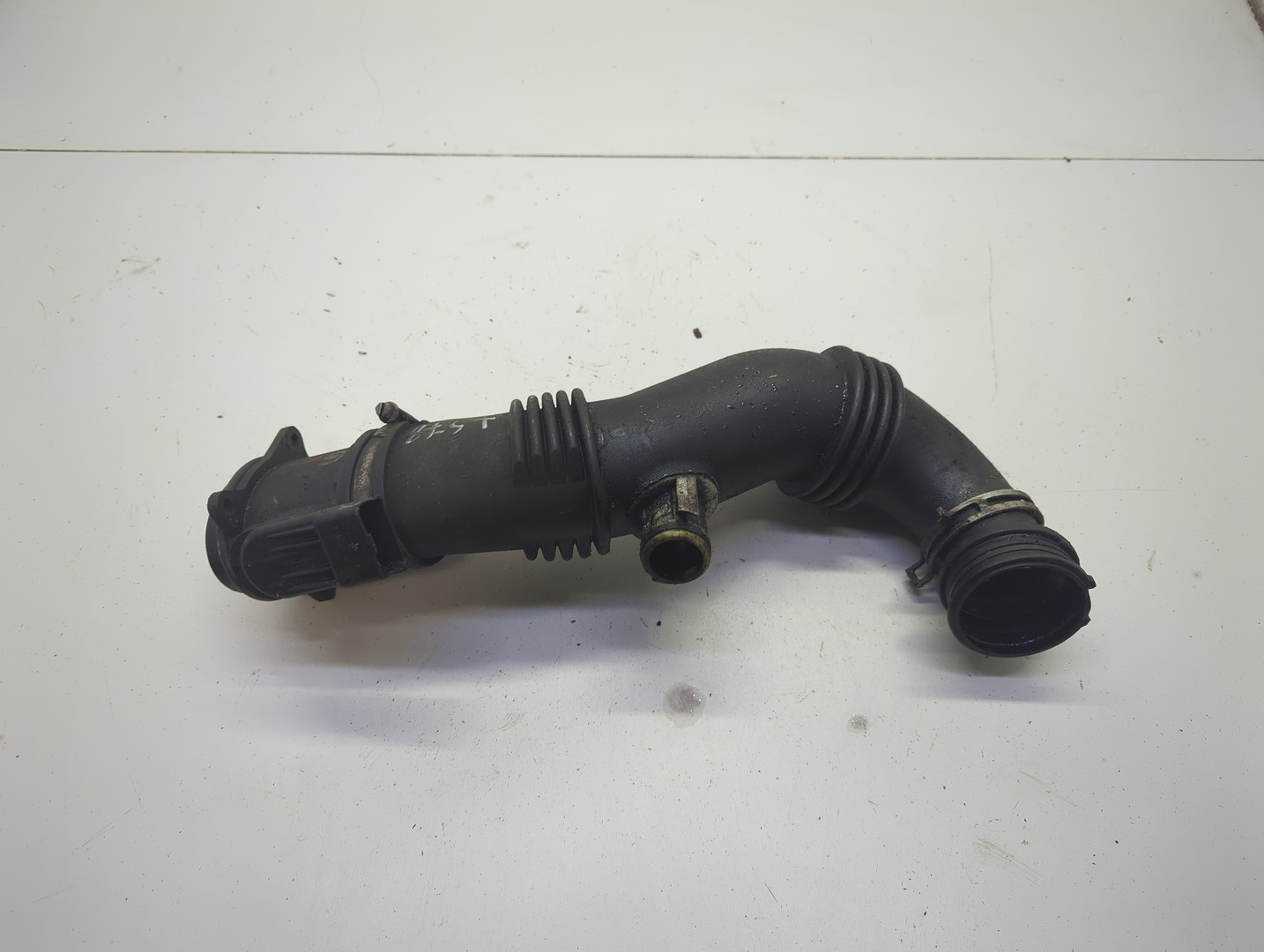 Патрубок воздушного фильтра